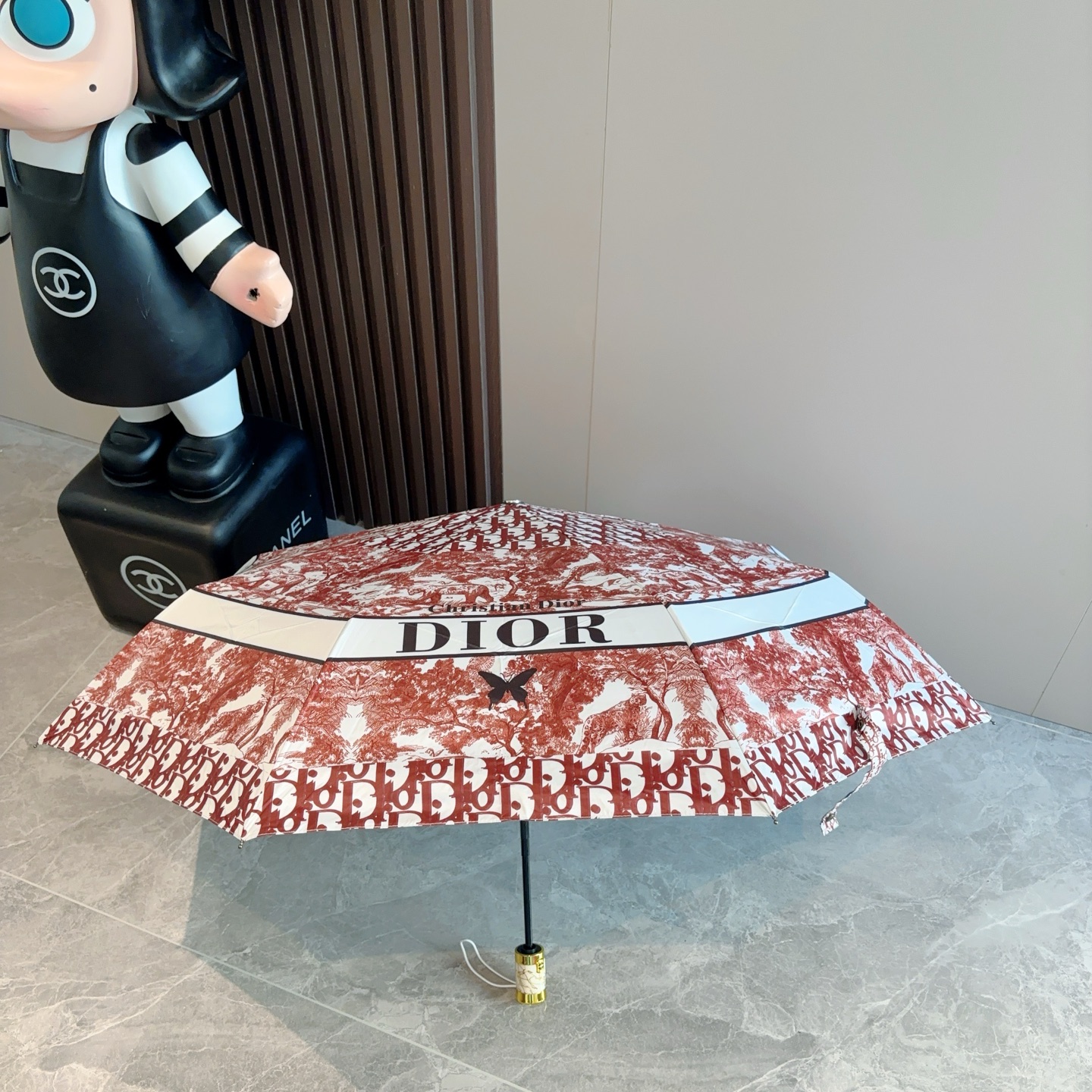  DIOR（迪奥） 动物世界 三折自动折叠晴雨伞  时尚原单代工品质 细节精致 看得见的品质 打破一成不