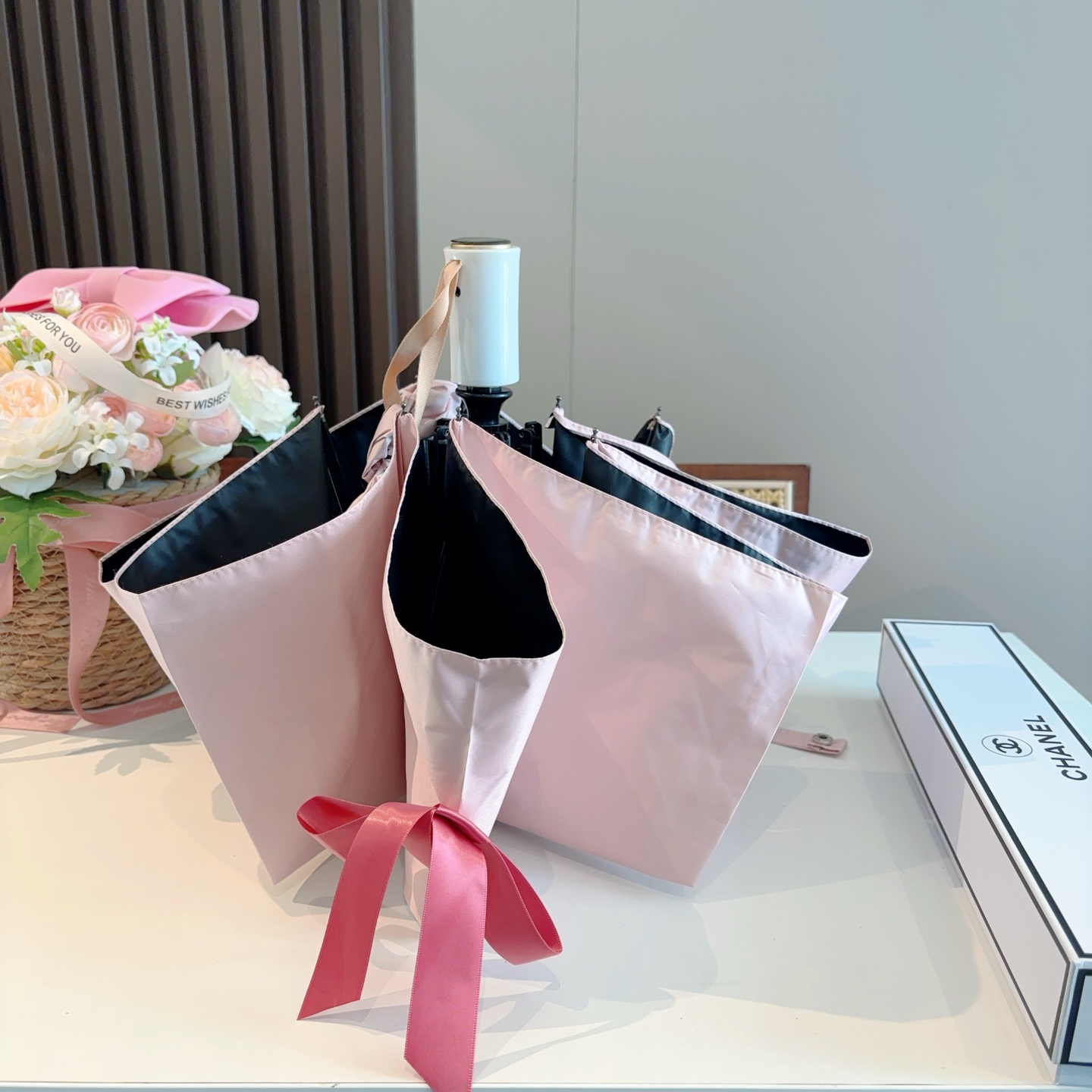  CHANEL（香奈儿）蝴蝶结🎀 三折自动折叠晴雨伞 集合香奈儿灵魂LOGO为一体的设计风格高雅奢华 带