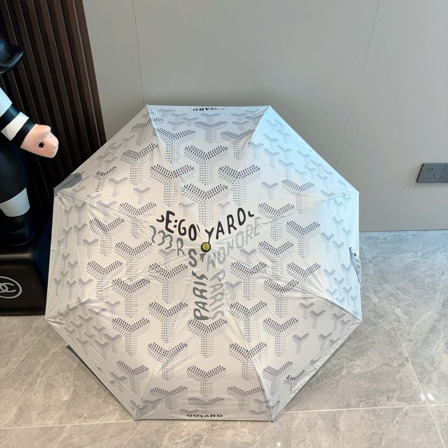  Goyard戈雅  三折自动折叠伞 热卖款 时尚指数爆表 不论晴天雨天使用都相得益彰 拥有它感受风从身