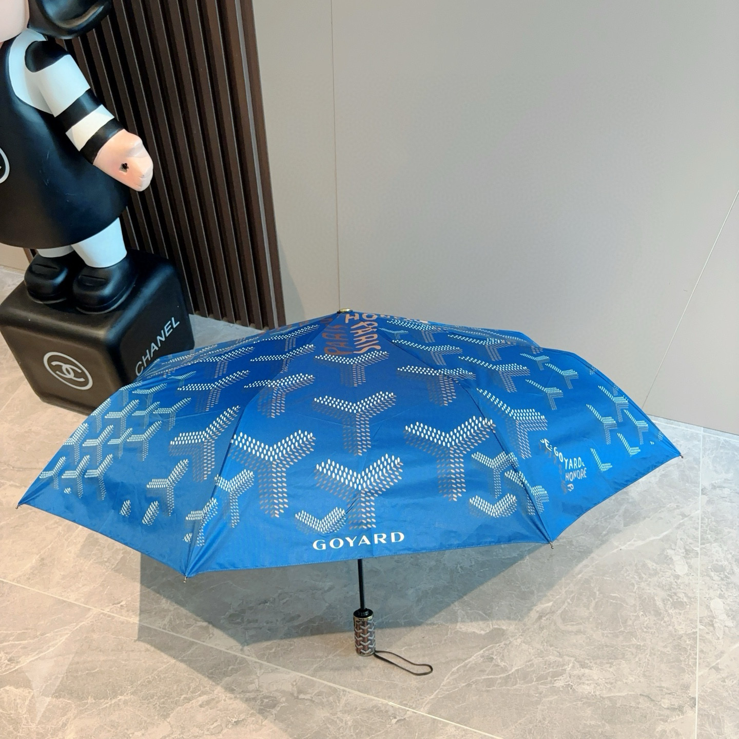  Goyard戈雅  三折自动折叠伞 热卖款 时尚指数爆表 不论晴天雨天使用都相得益彰 拥有它感受风从身