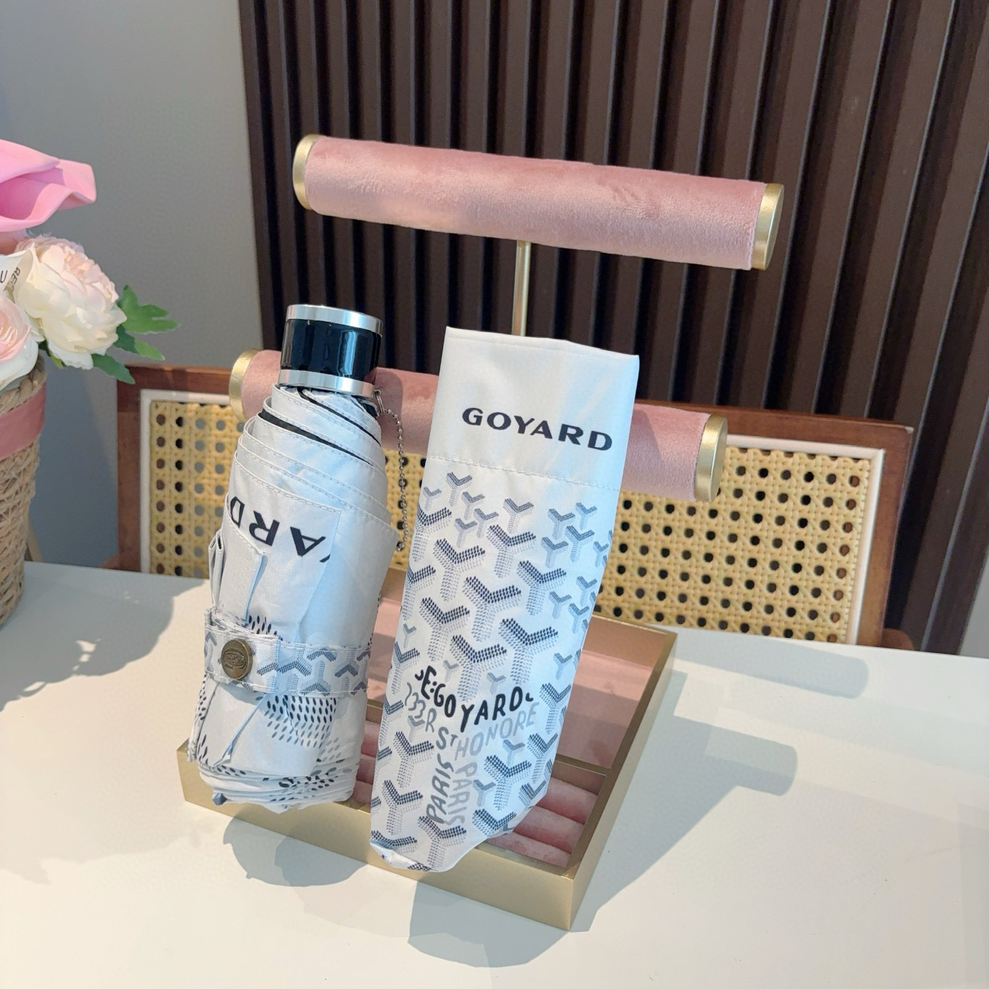 Goyard戈雅 2025新款 五折手开口袋伞 热卖款 时尚指数爆表 不论晴天雨天使用都相得益彰 拥有它