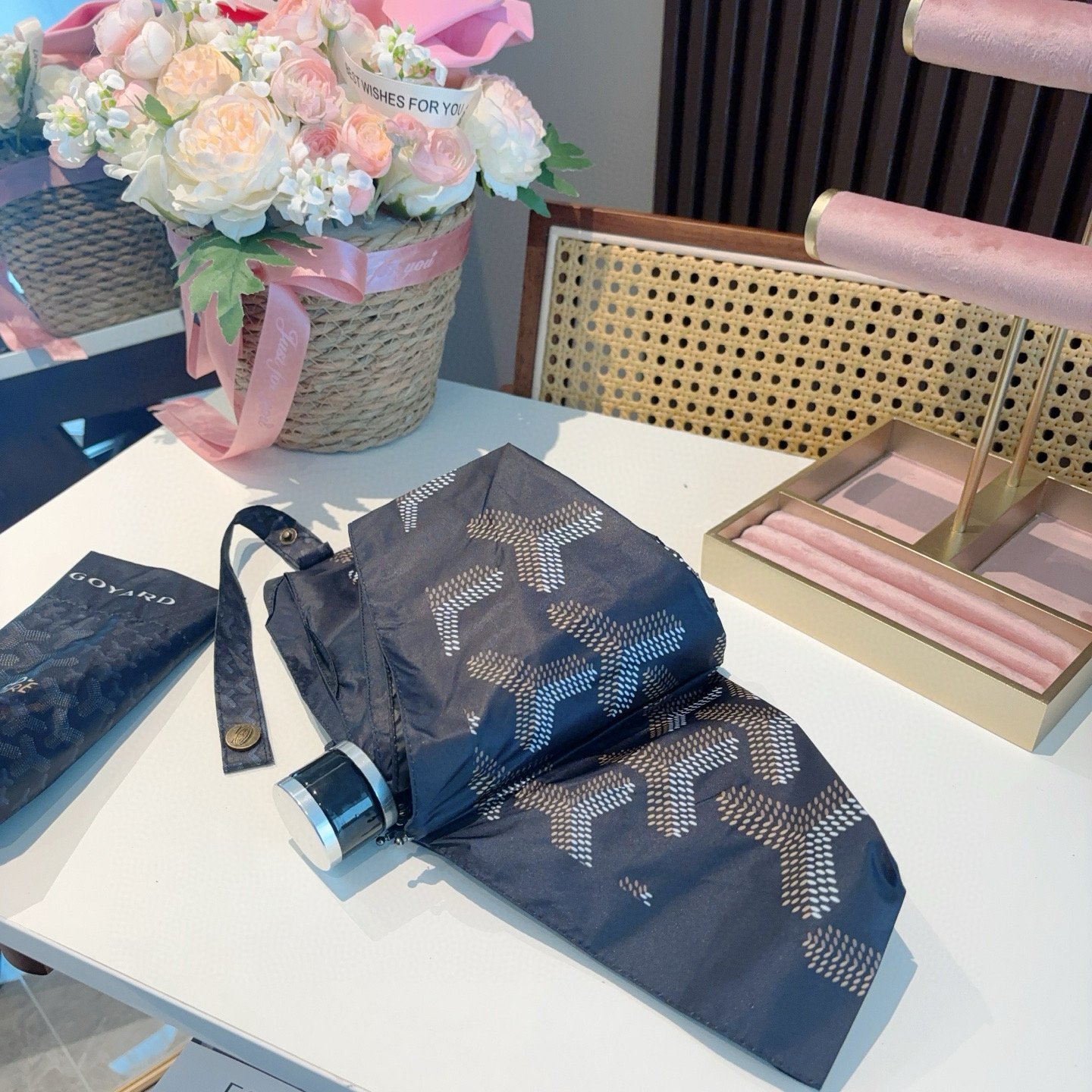 Goyard戈雅 2025新款 五折手开口袋伞 热卖款 时尚指数爆表 不论晴天雨天使用都相得益彰 拥有它