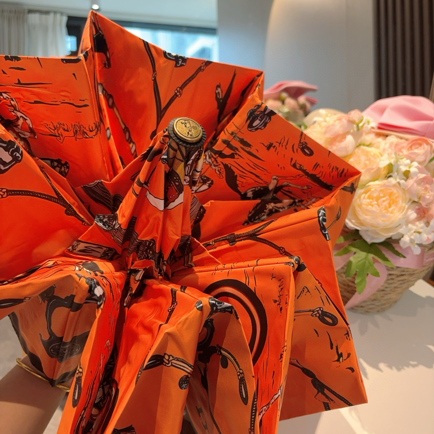 爱马仕（Hermès）   新款 极品H家三折自动伞重磅呈现 以其精湛的工艺技术和源源不断的想像力 新涂