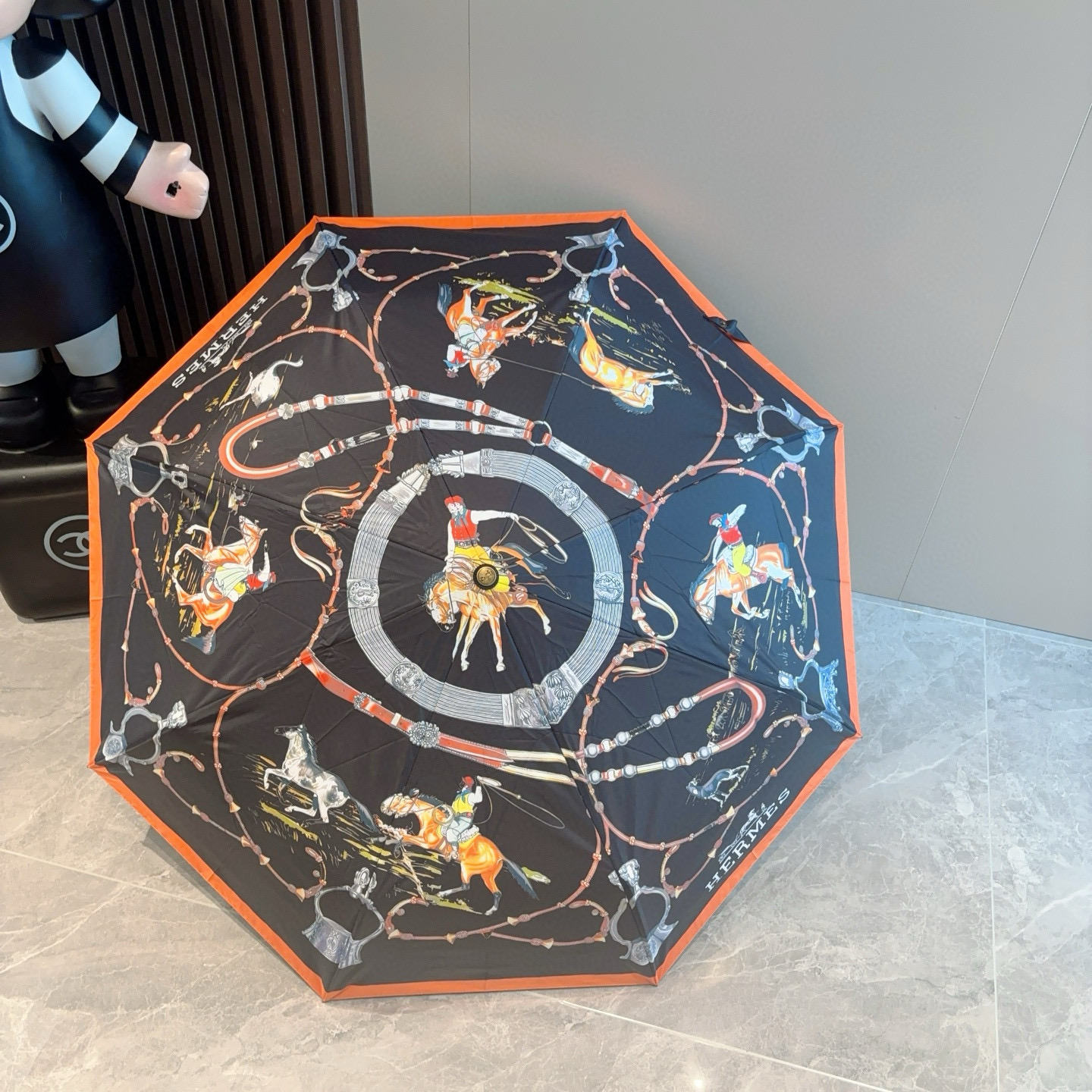 爱马仕（Hermès）   新款 极品H家三折自动伞重磅呈现 以其精湛的工艺技术和源源不断的想像力 新涂