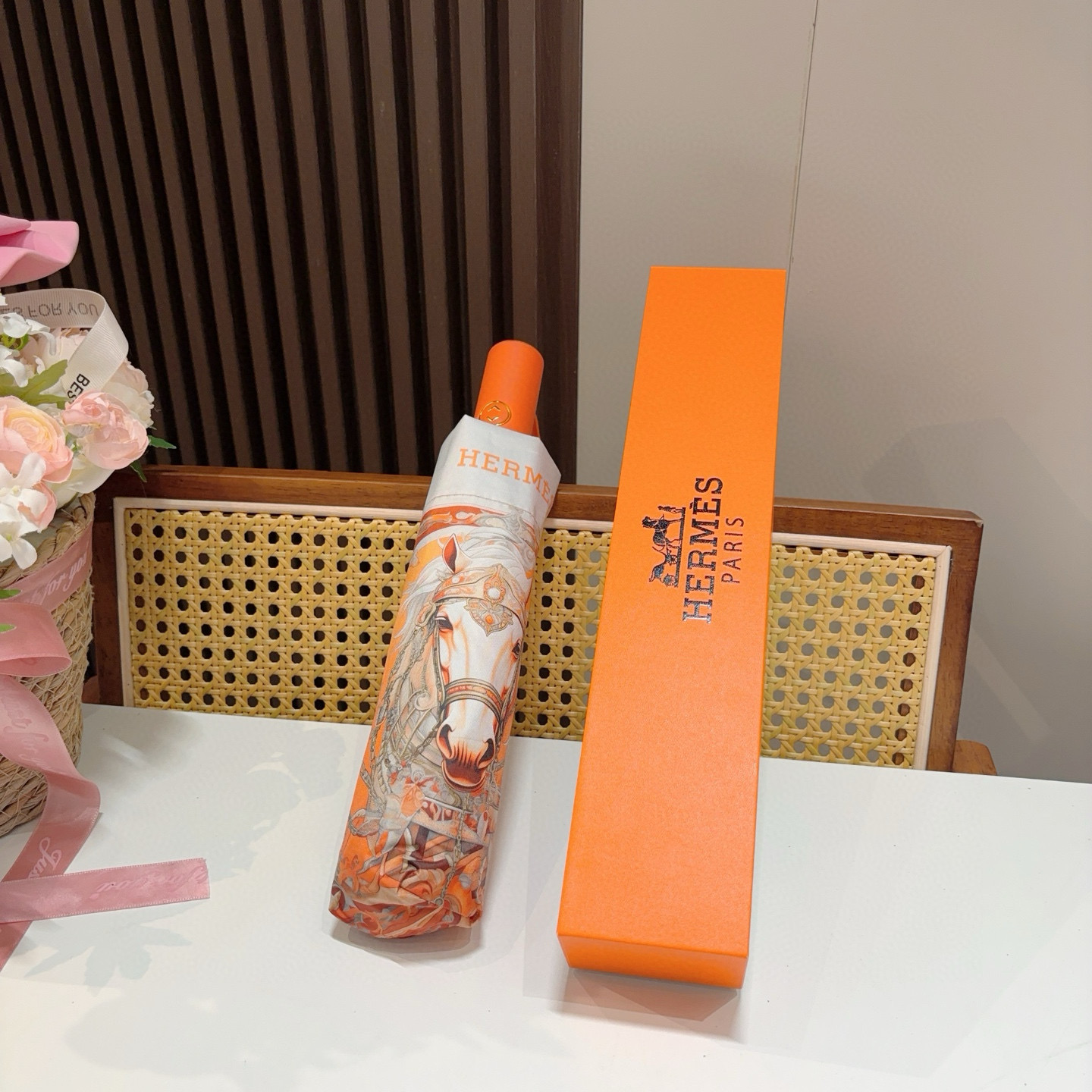 爱马仕（Hermès）   新款 极品H家三折自动伞重磅呈现 以其精湛的工艺技术和源源不断的想像力 新涂
