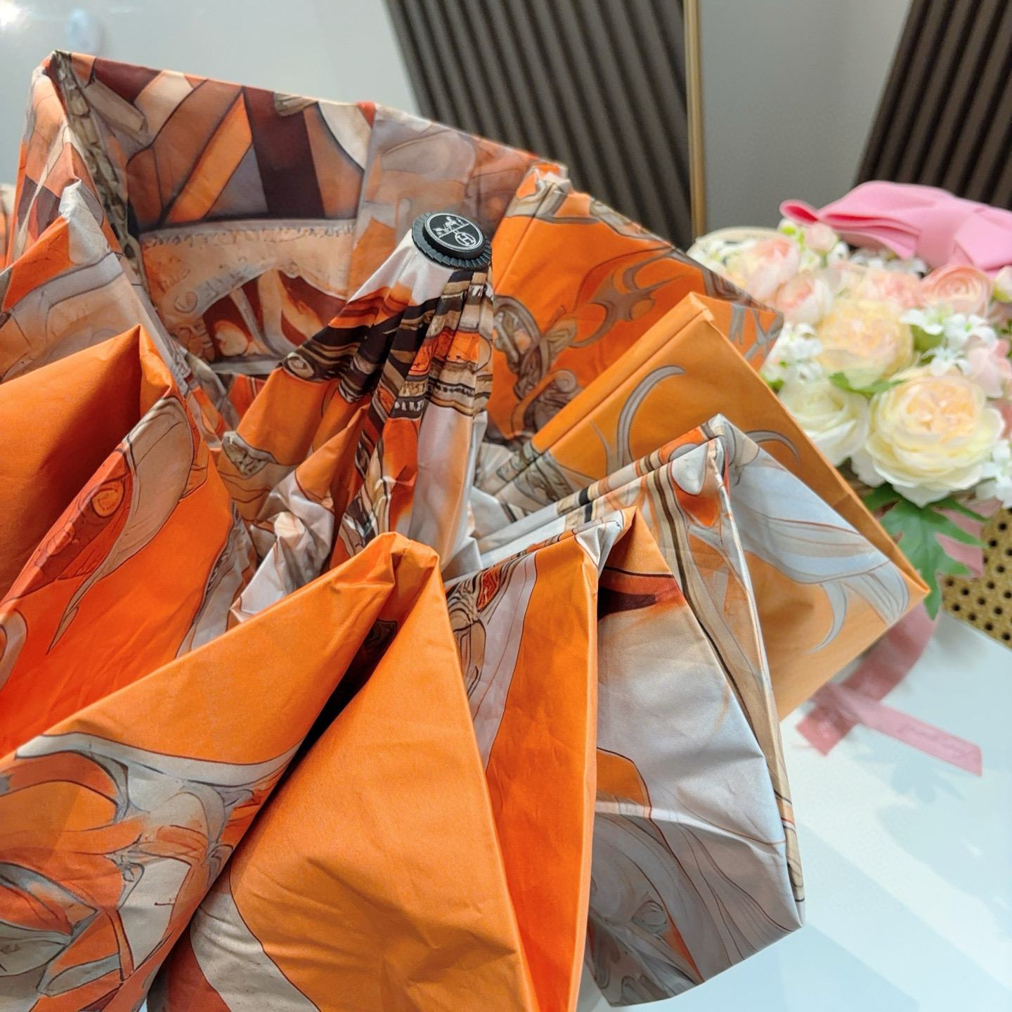 爱马仕（Hermès）   新款 极品H家三折自动伞重磅呈现 以其精湛的工艺技术和源源不断的想像力 新涂