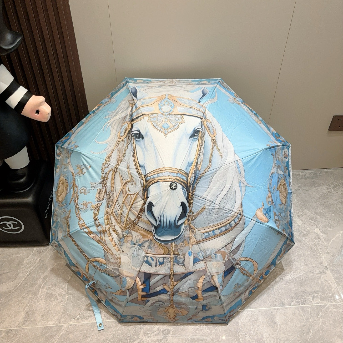 爱马仕（Hermès）   新款 极品H家三折自动伞重磅呈现 以其精湛的工艺技术和源源不断的想像力 新涂