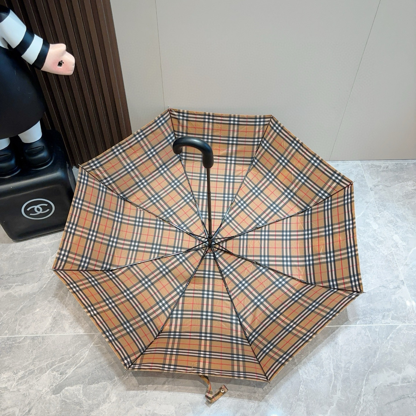  BURBERRY（巴宝莉）配手提袋整套礼盒包装 原单 经典圆形手柄搭配高端皮革 手感超级棒 原版包装无