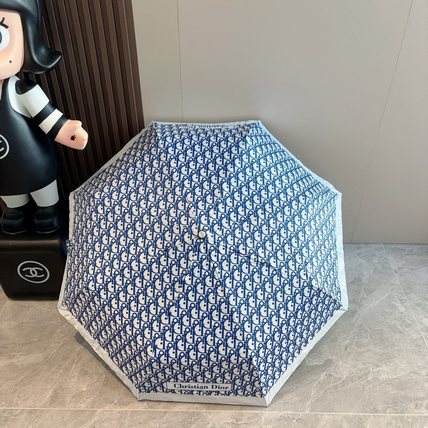  DIOR（迪奥） 三折自动折叠晴雨伞  时尚原单代工品质 细节精致 看得见的品质 打破一成不变 色泽纯