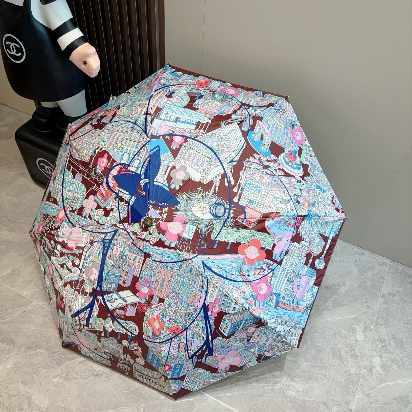LOUIS VUITTON （路易威登）新款 三折自动折叠晴雨伞 新涂层技术深色伞面 拥有令人惊喜的遮光