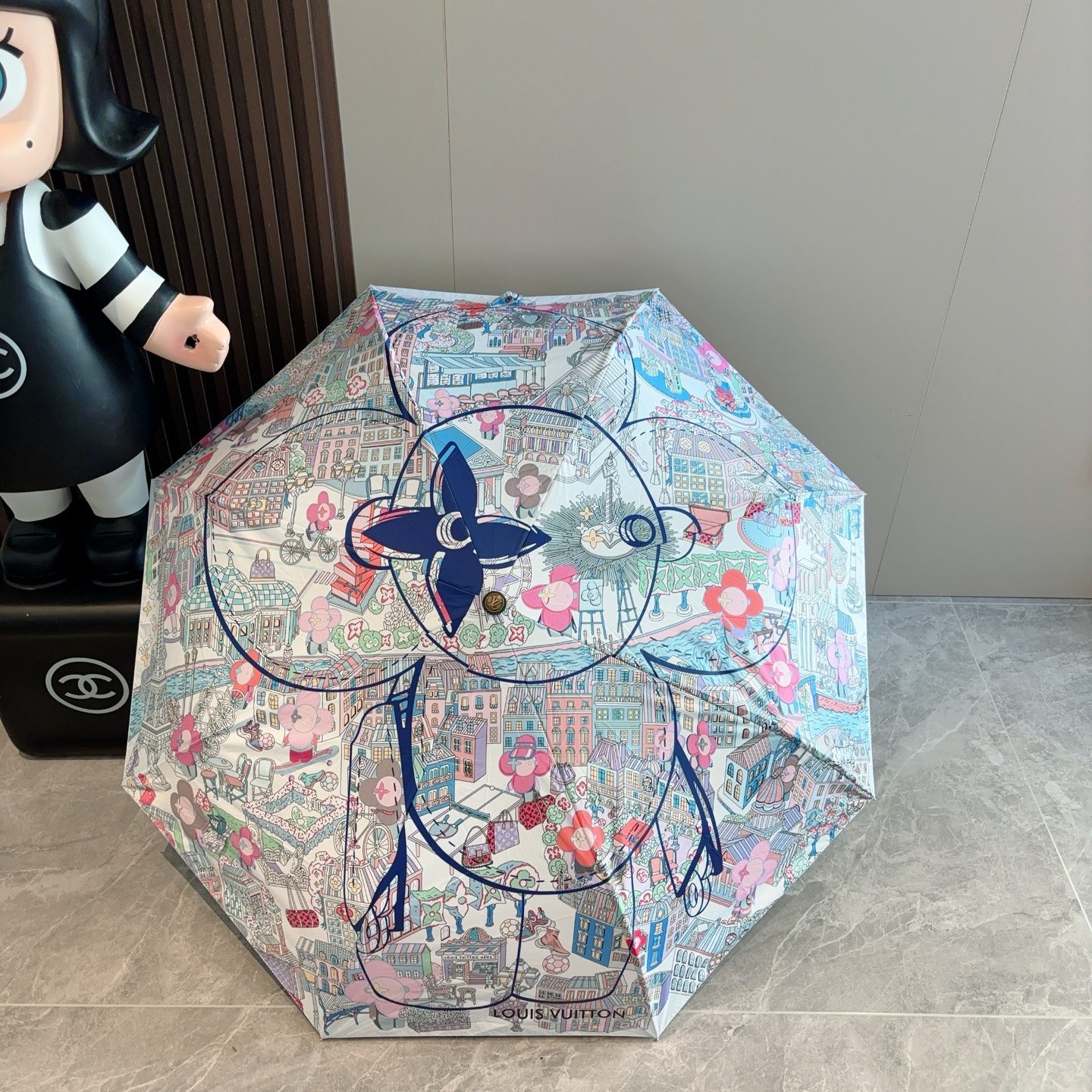 LOUIS VUITTON （路易威登）新款 三折自动折叠晴雨伞 新涂层技术深色伞面 拥有令人惊喜的遮光