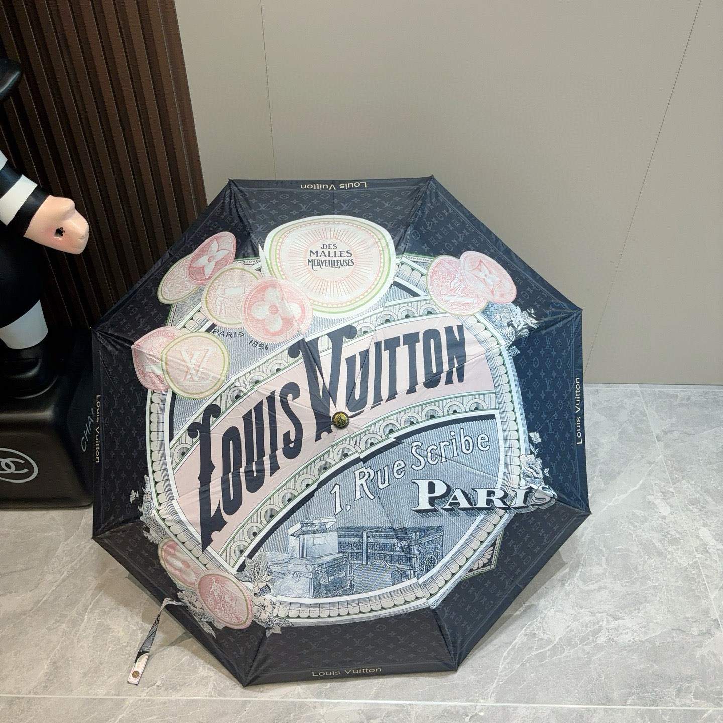 LOUIS VUITTON （路易威登）新款 三折自动折叠晴雨伞 新涂层技术深色伞面 拥有令人惊喜的遮光