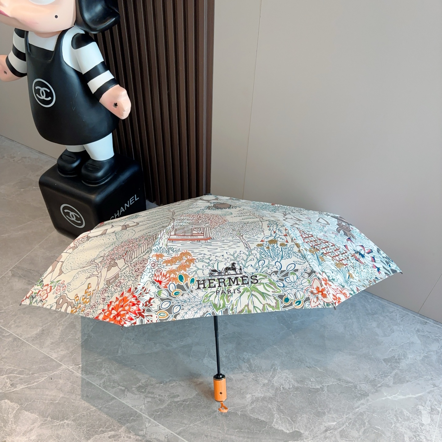 爱马仕（Hermès）   新款 极品H家三折自动伞重磅呈现 以其精湛的工艺技术和源源不断的想像力 新涂
