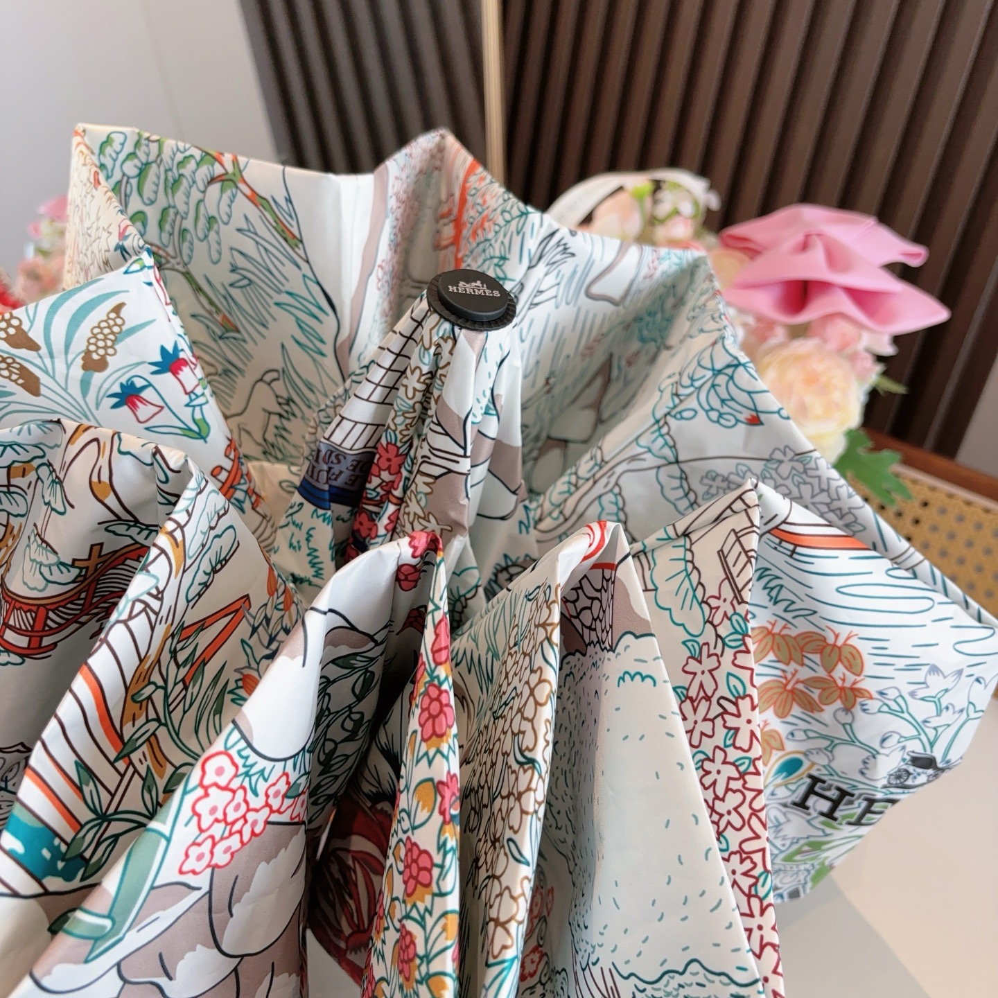爱马仕（Hermès）   新款 极品H家三折自动伞重磅呈现 以其精湛的工艺技术和源源不断的想像力 新涂