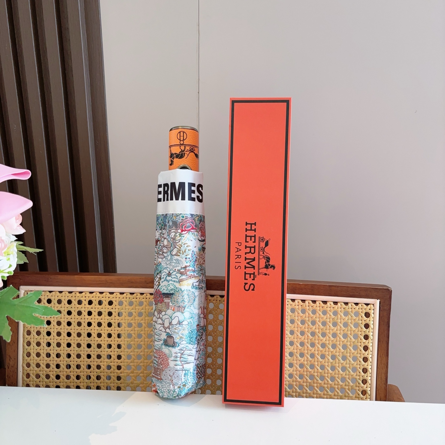 爱马仕（Hermès）   新款 极品H家三折自动伞重磅呈现 以其精湛的工艺技术和源源不断的想像力 新涂