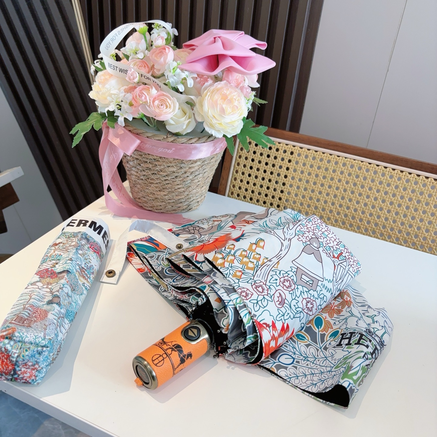 爱马仕（Hermès）   新款 极品H家三折自动伞重磅呈现 以其精湛的工艺技术和源源不断的想像力 新涂