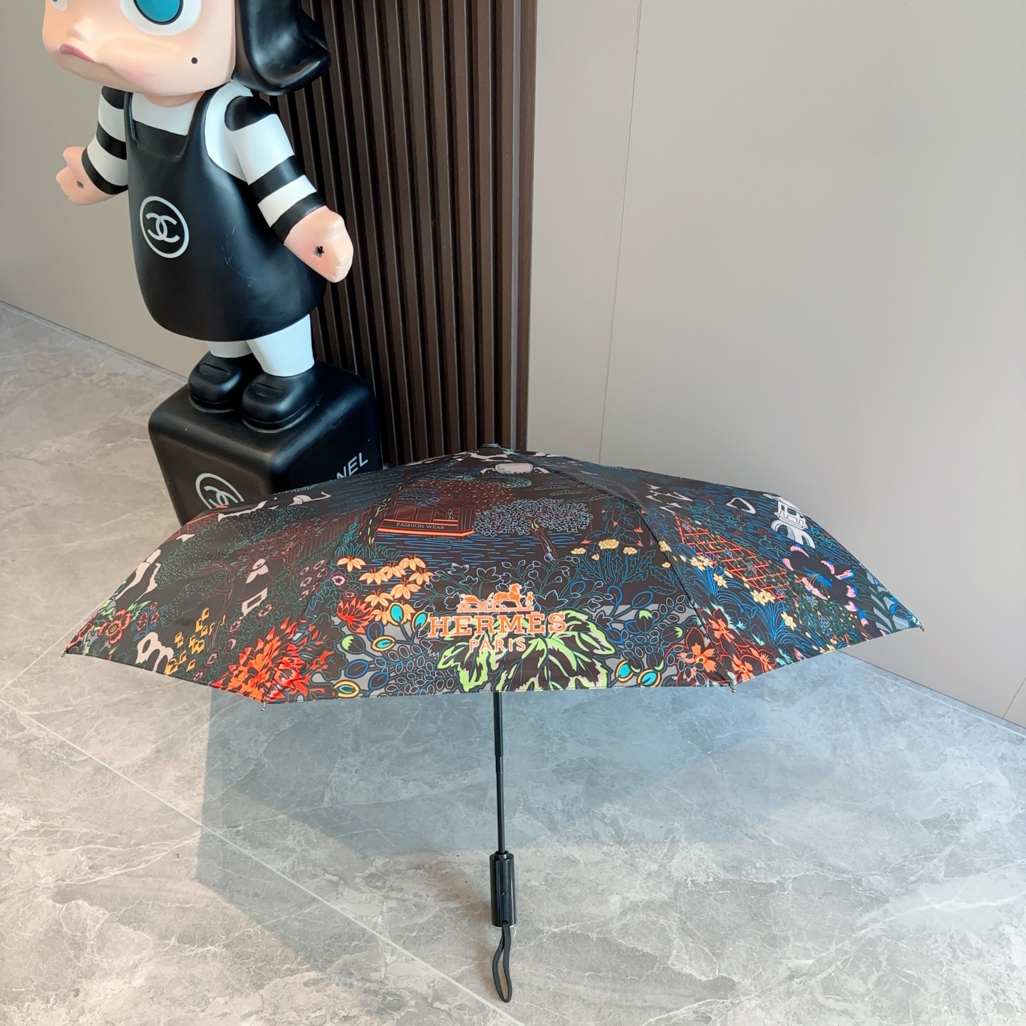 爱马仕（Hermès）   新款 极品H家三折自动伞重磅呈现 以其精湛的工艺技术和源源不断的想像力 新涂