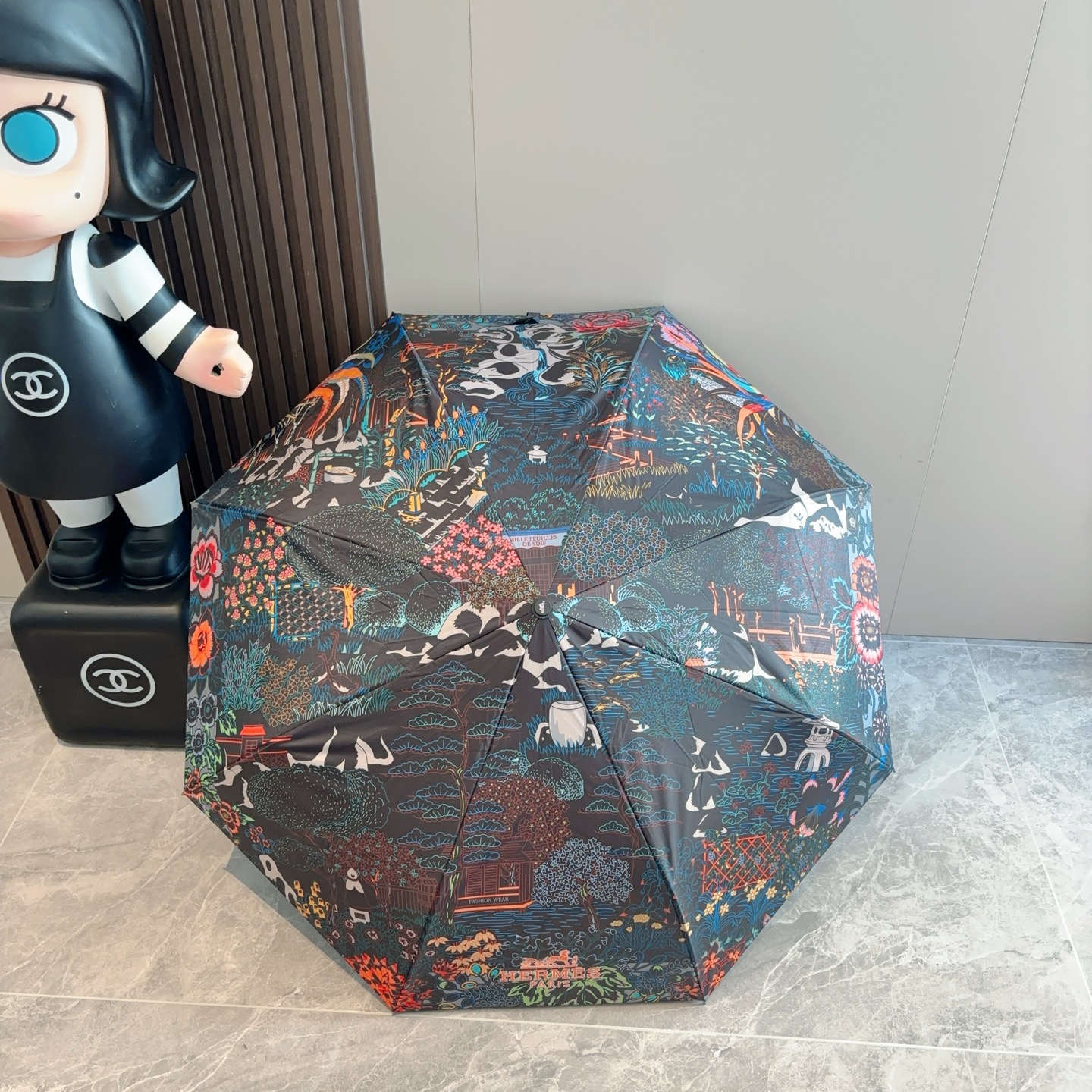 爱马仕（Hermès）   新款 极品H家三折自动伞重磅呈现 以其精湛的工艺技术和源源不断的想像力 新涂