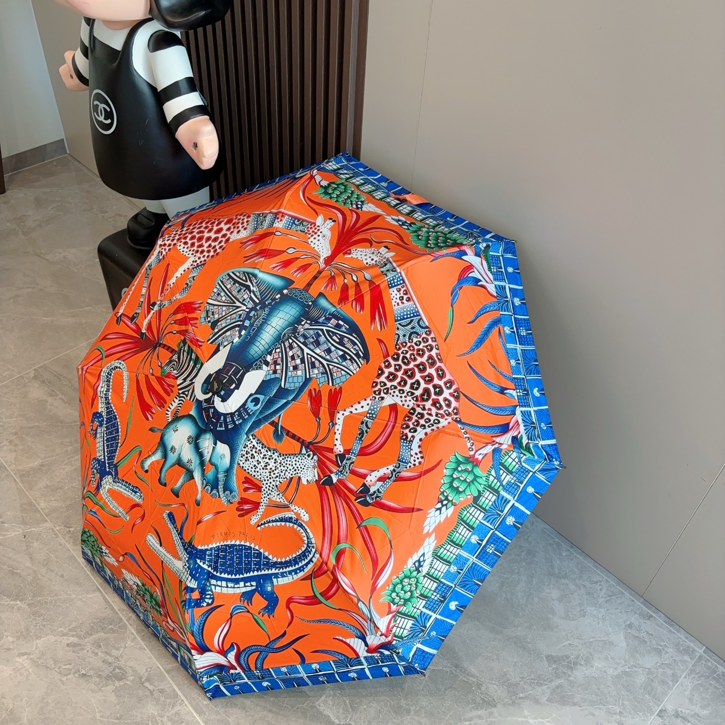 爱马仕（Hermès）   新款 极品H家三折自动伞重磅呈现 以其精湛的工艺技术和源源不断的想像力 新涂