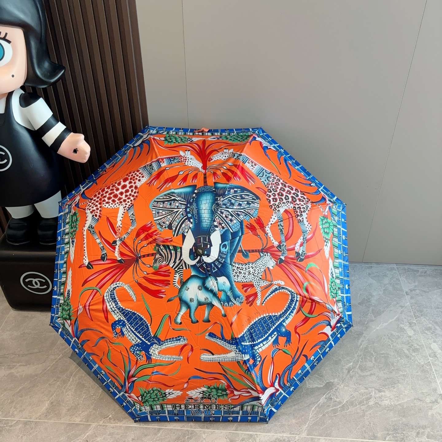 爱马仕（Hermès）   新款 极品H家三折自动伞重磅呈现 以其精湛的工艺技术和源源不断的想像力 新涂
