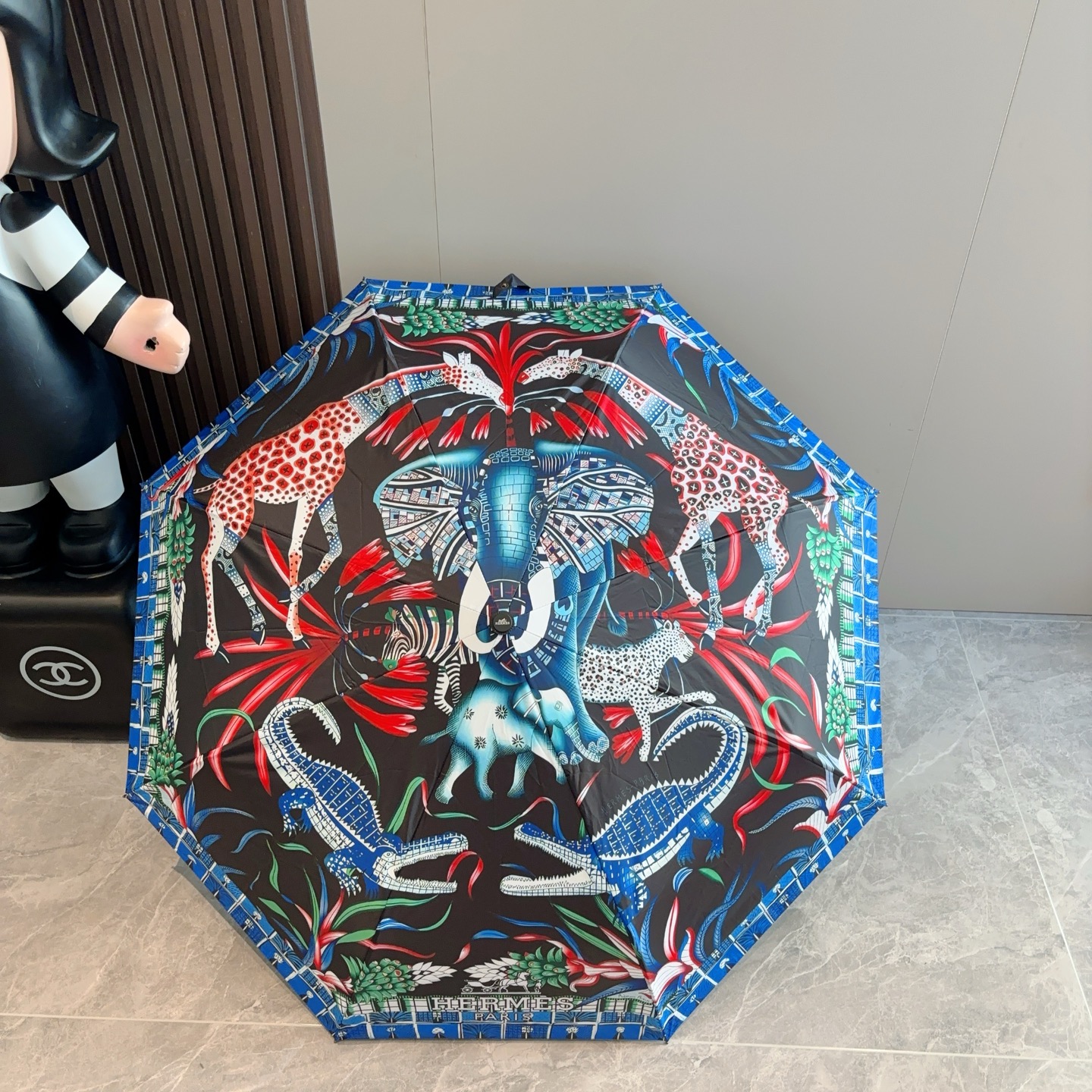 爱马仕（Hermès）   新款 极品H家三折自动伞重磅呈现 以其精湛的工艺技术和源源不断的想像力 新涂