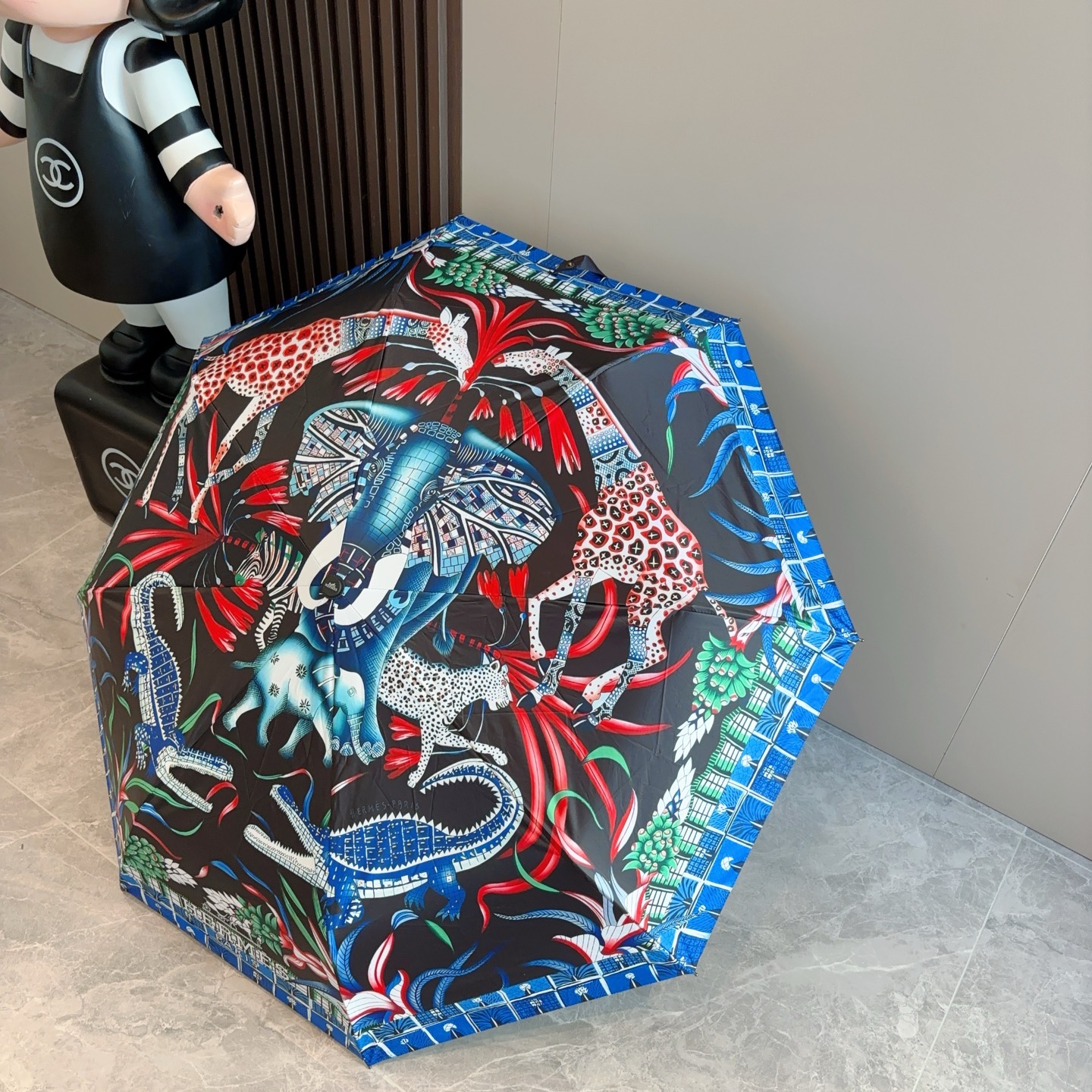 爱马仕（Hermès）   新款 极品H家三折自动伞重磅呈现 以其精湛的工艺技术和源源不断的想像力 新涂