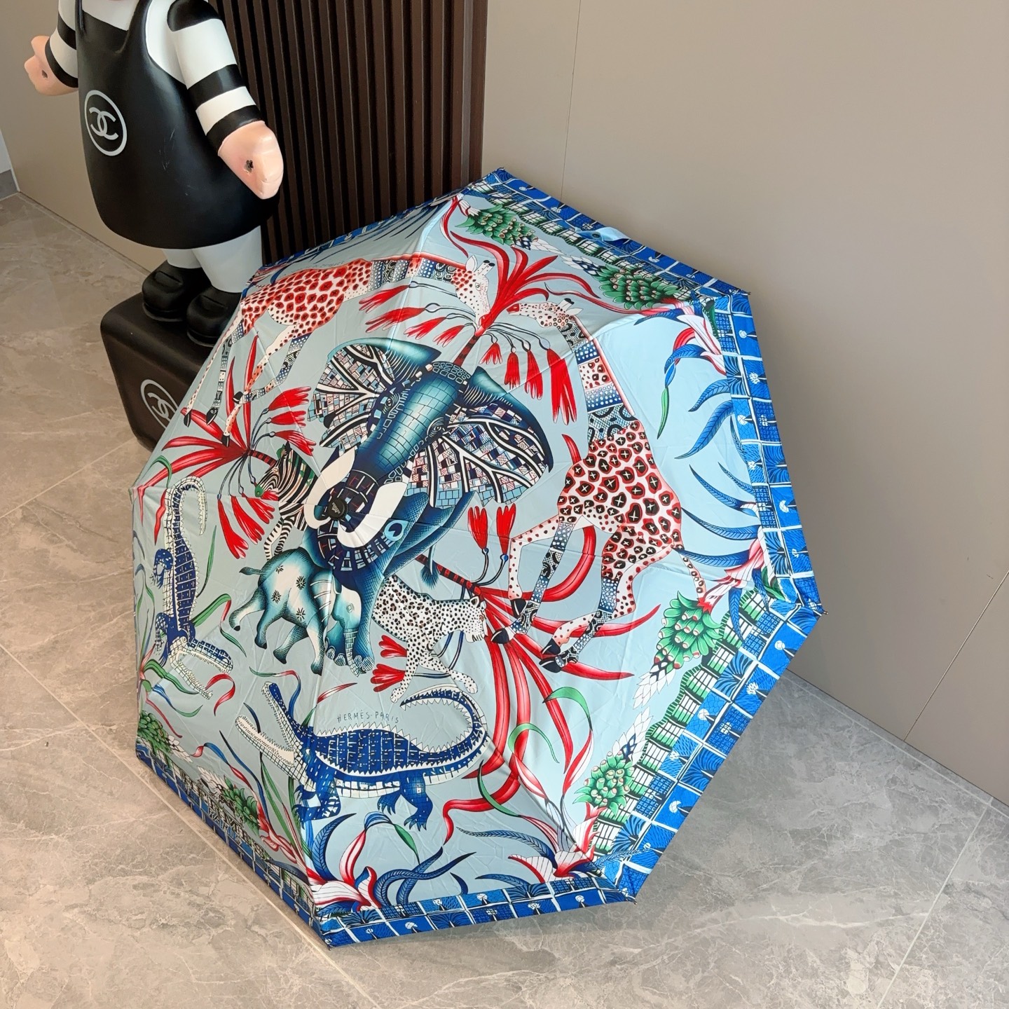 爱马仕（Hermès）   新款 极品H家三折自动伞重磅呈现 以其精湛的工艺技术和源源不断的想像力 新涂