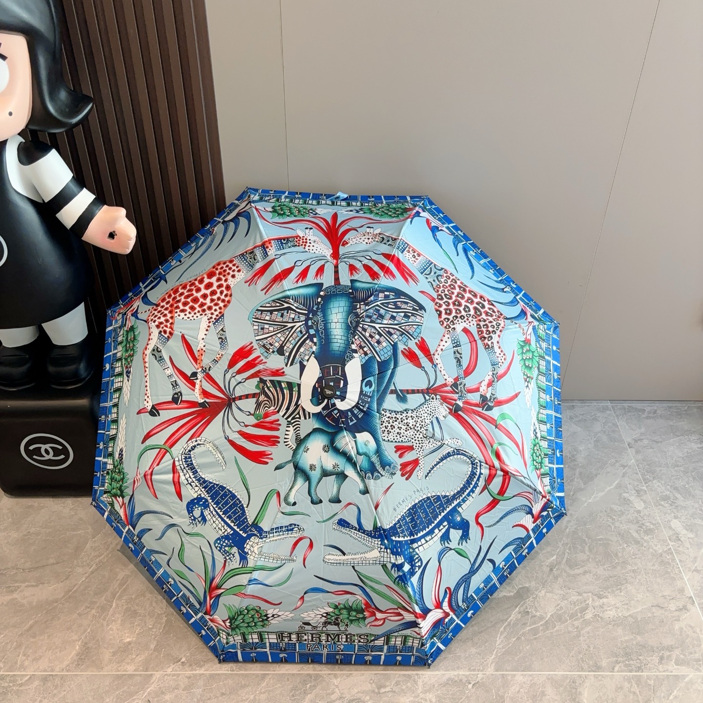 爱马仕（Hermès）   新款 极品H家三折自动伞重磅呈现 以其精湛的工艺技术和源源不断的想像力 新涂