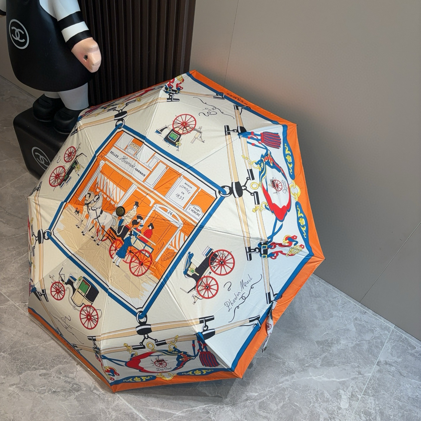 爱马仕（Hermès）   新款 极品H家三折自动伞重磅呈现 以其精湛的工艺技术和源源不断的想像力 新涂