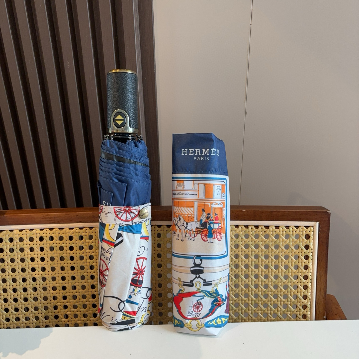 爱马仕（Hermès）   新款 极品H家三折自动伞重磅呈现 以其精湛的工艺技术和源源不断的想像力 新涂