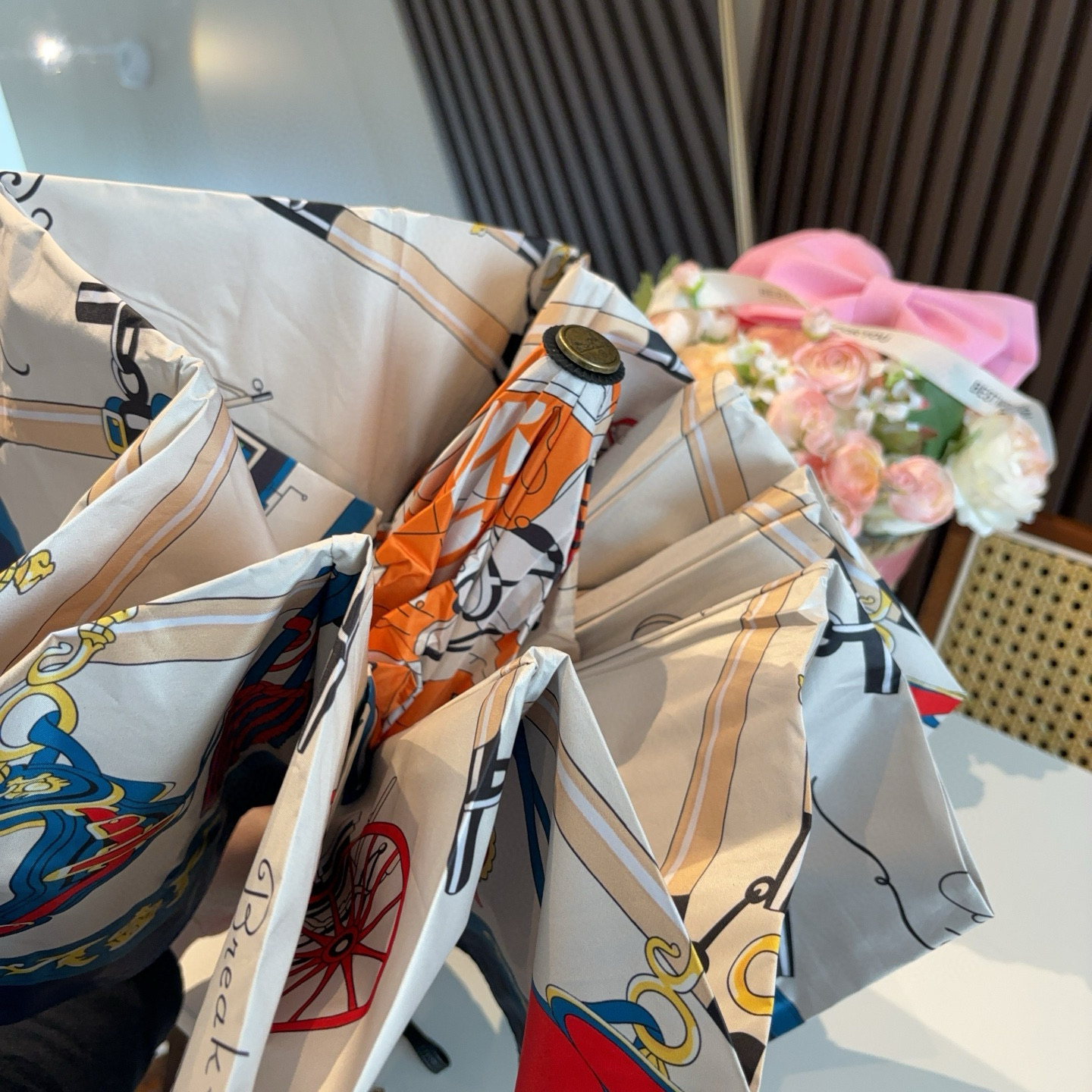 爱马仕（Hermès）   新款 极品H家三折自动伞重磅呈现 以其精湛的工艺技术和源源不断的想像力 新涂