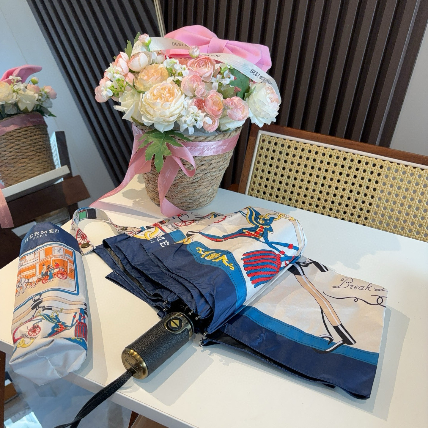 爱马仕（Hermès）   新款 极品H家三折自动伞重磅呈现 以其精湛的工艺技术和源源不断的想像力 新涂