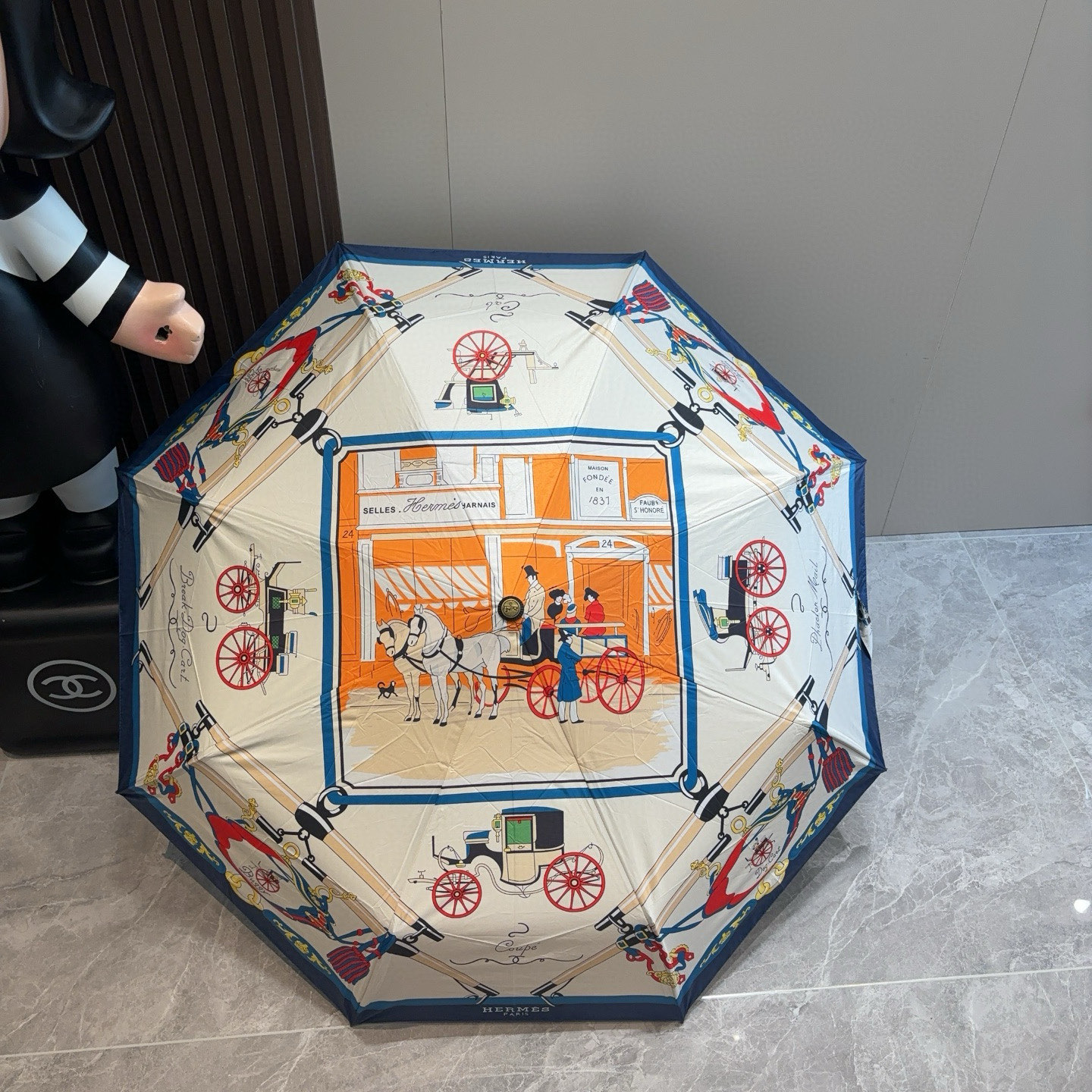 爱马仕（Hermès）   新款 极品H家三折自动伞重磅呈现 以其精湛的工艺技术和源源不断的想像力 新涂