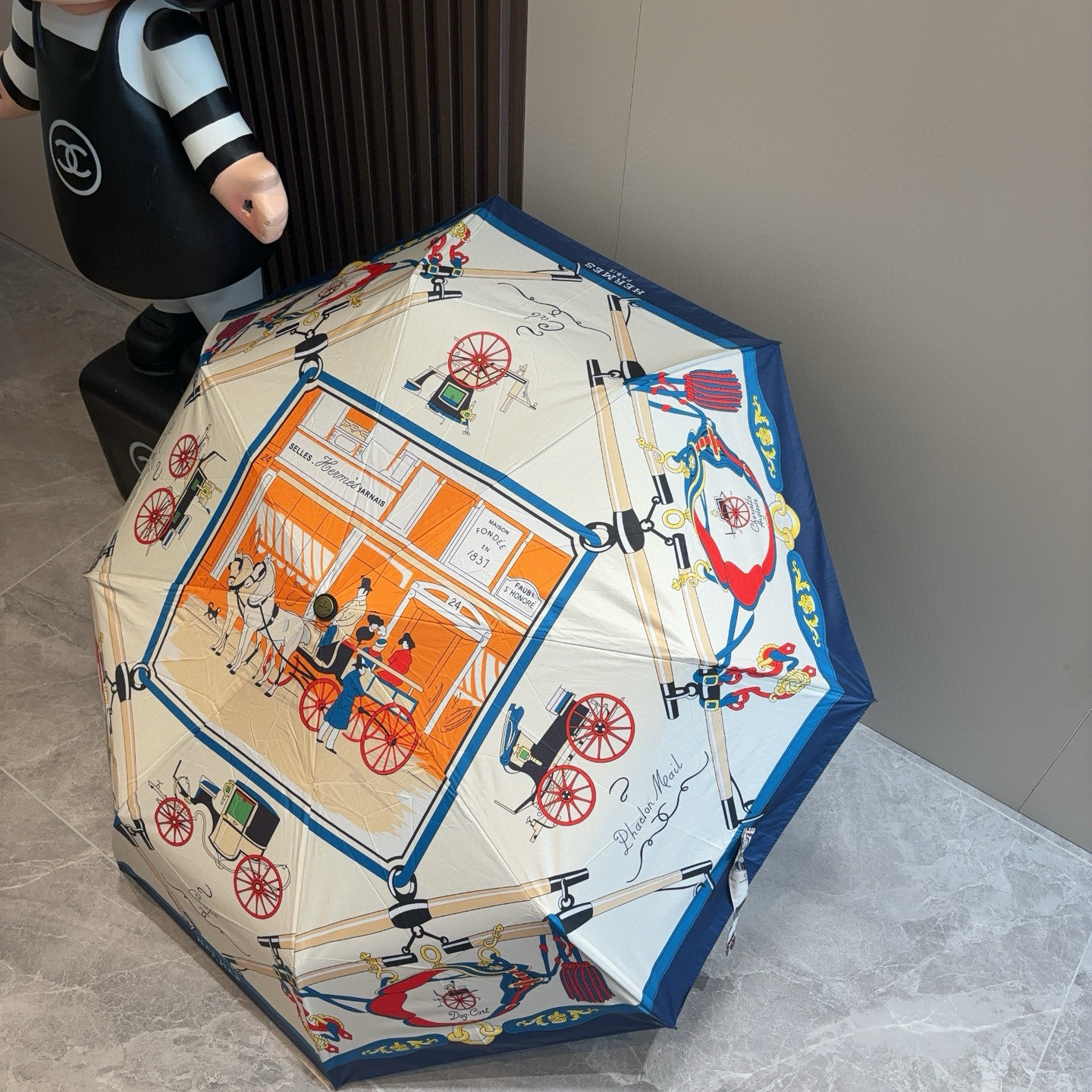 爱马仕（Hermès）   新款 极品H家三折自动伞重磅呈现 以其精湛的工艺技术和源源不断的想像力 新涂