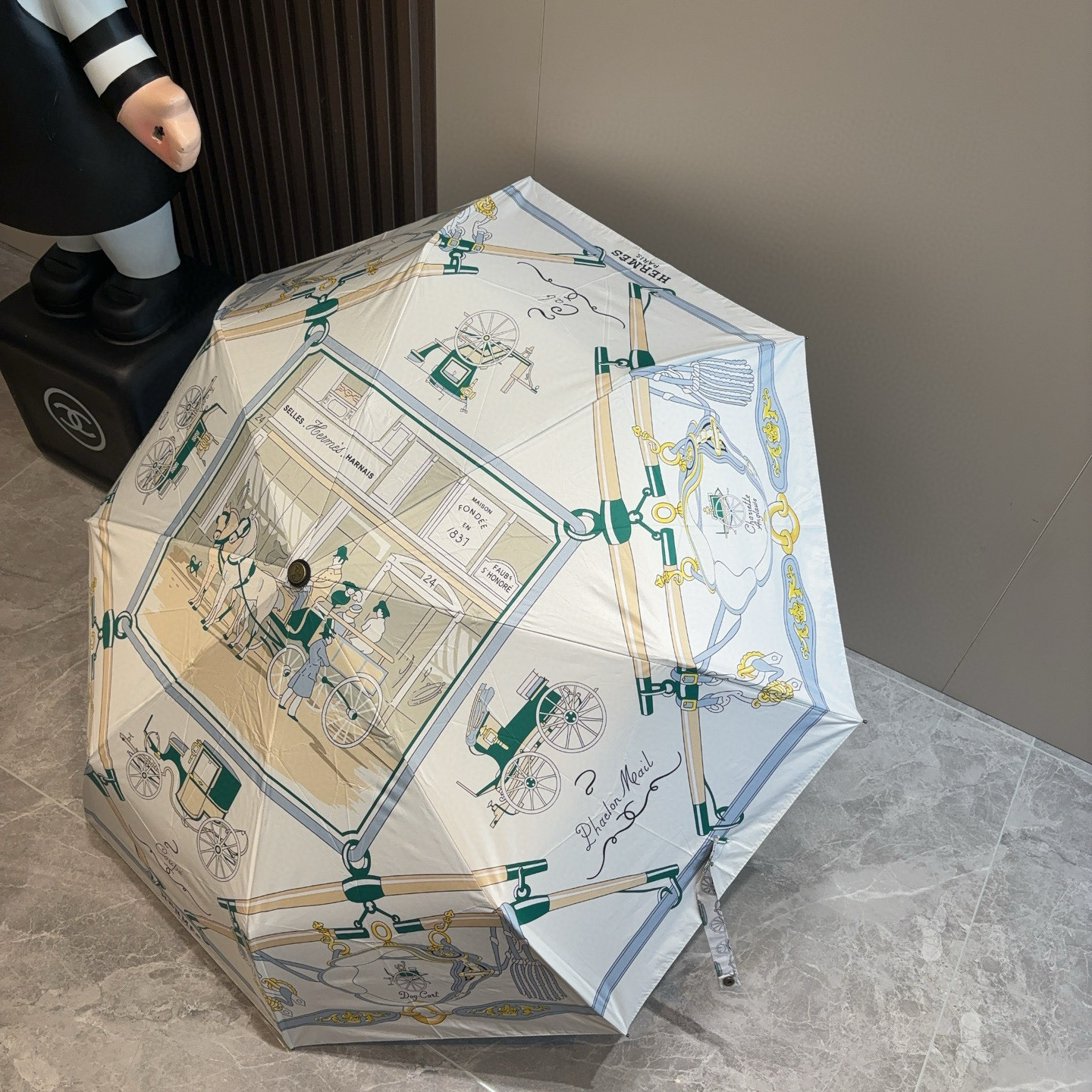 爱马仕（Hermès）   新款 极品H家三折自动伞重磅呈现 以其精湛的工艺技术和源源不断的想像力 新涂