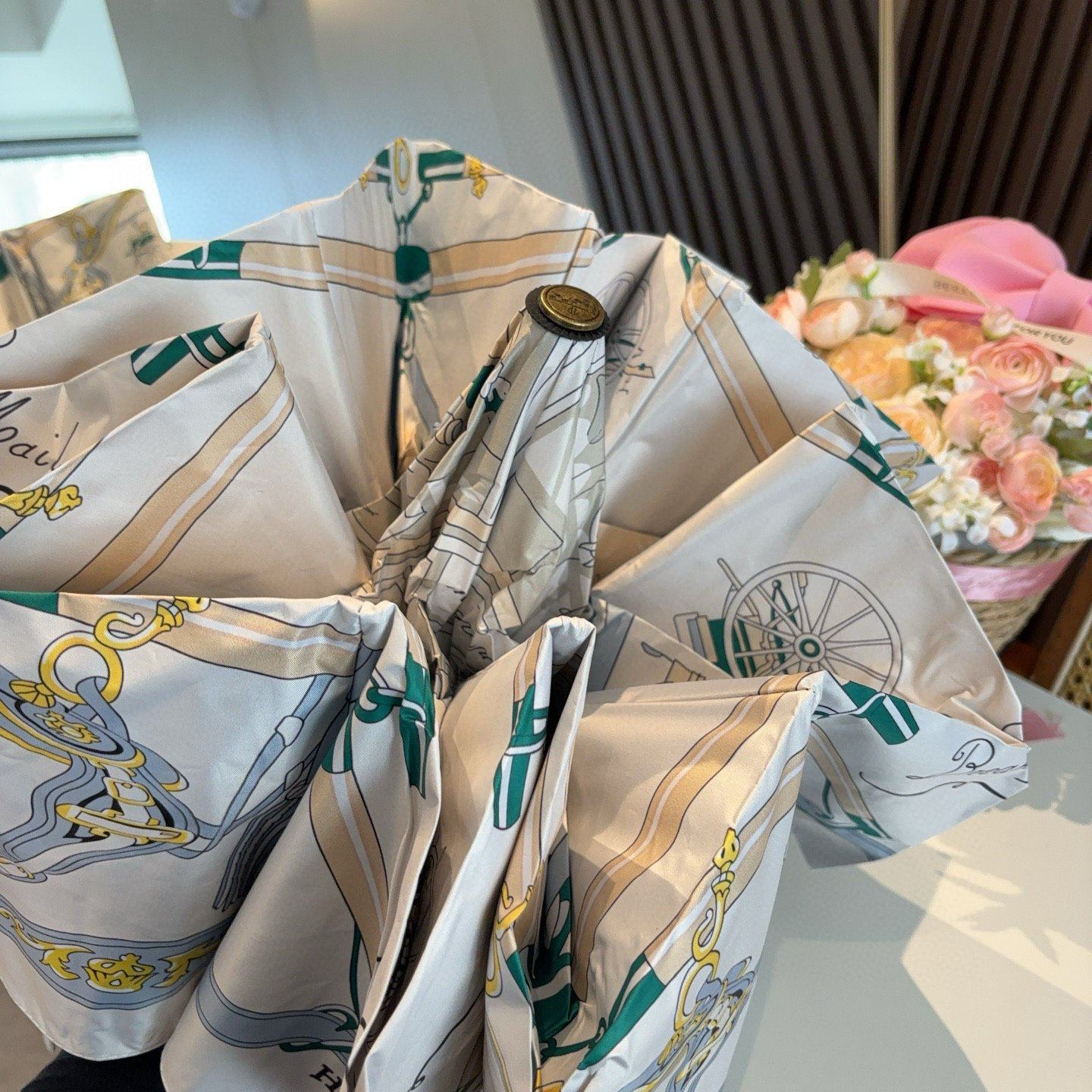 爱马仕（Hermès）   新款 极品H家三折自动伞重磅呈现 以其精湛的工艺技术和源源不断的想像力 新涂