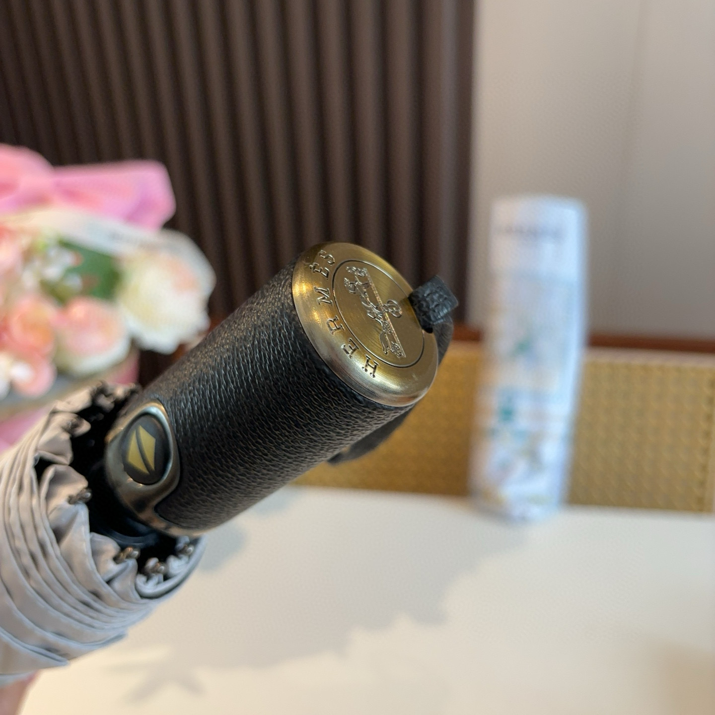 爱马仕（Hermès）   新款 极品H家三折自动伞重磅呈现 以其精湛的工艺技术和源源不断的想像力 新涂