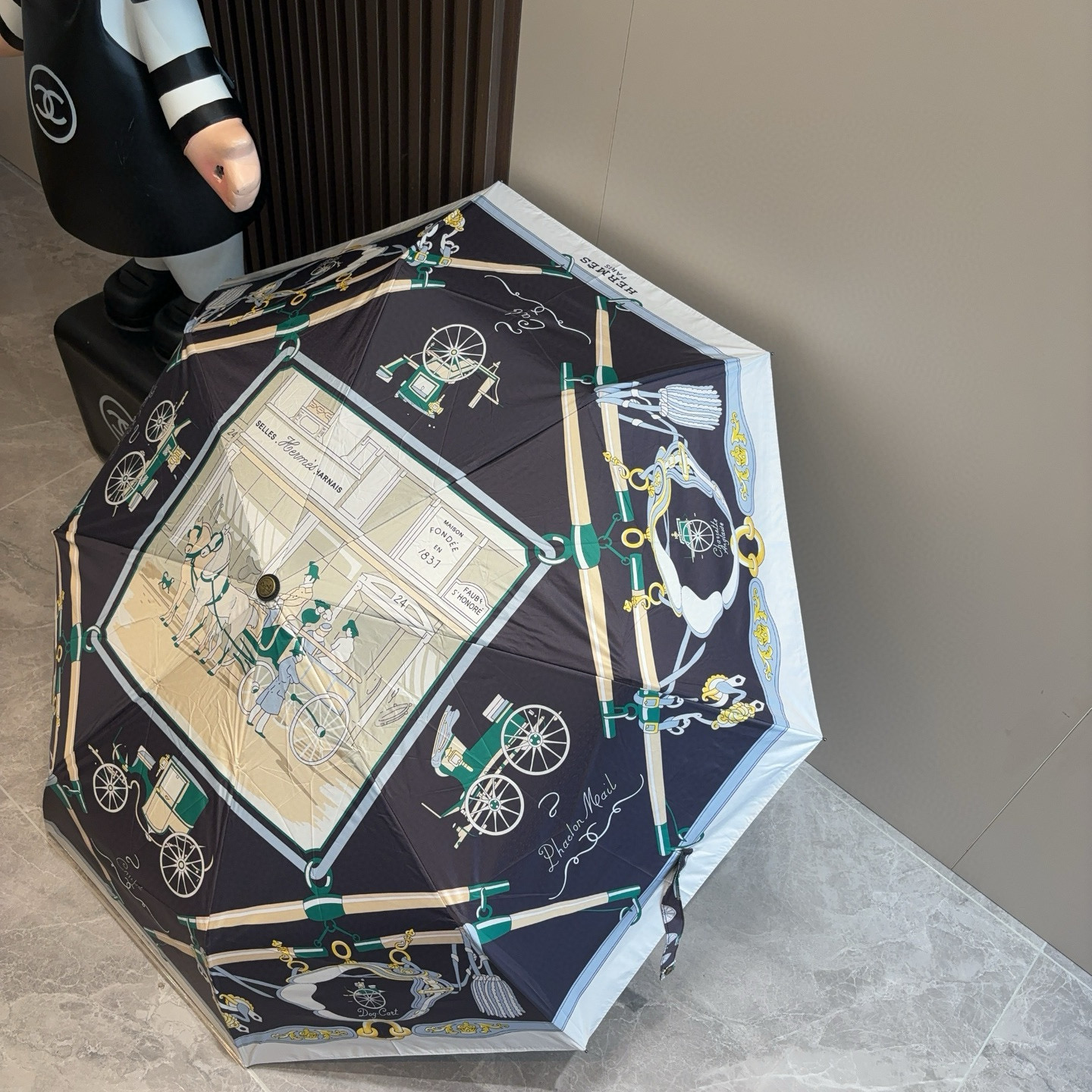 爱马仕（Hermès）   新款 极品H家三折自动伞重磅呈现 以其精湛的工艺技术和源源不断的想像力 新涂