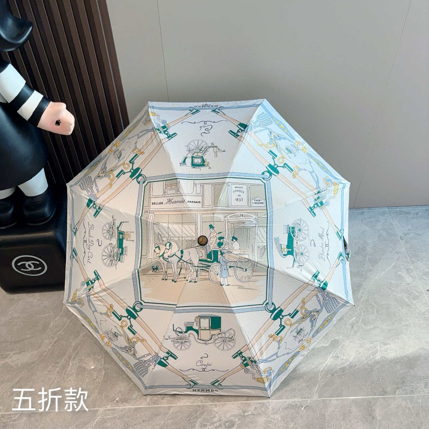 HERMÈS (爱马仕)新款 五折伞 热卖款 时尚指数爆表 不论晴天雨天使用都相得益彰 拥有它感受风从身