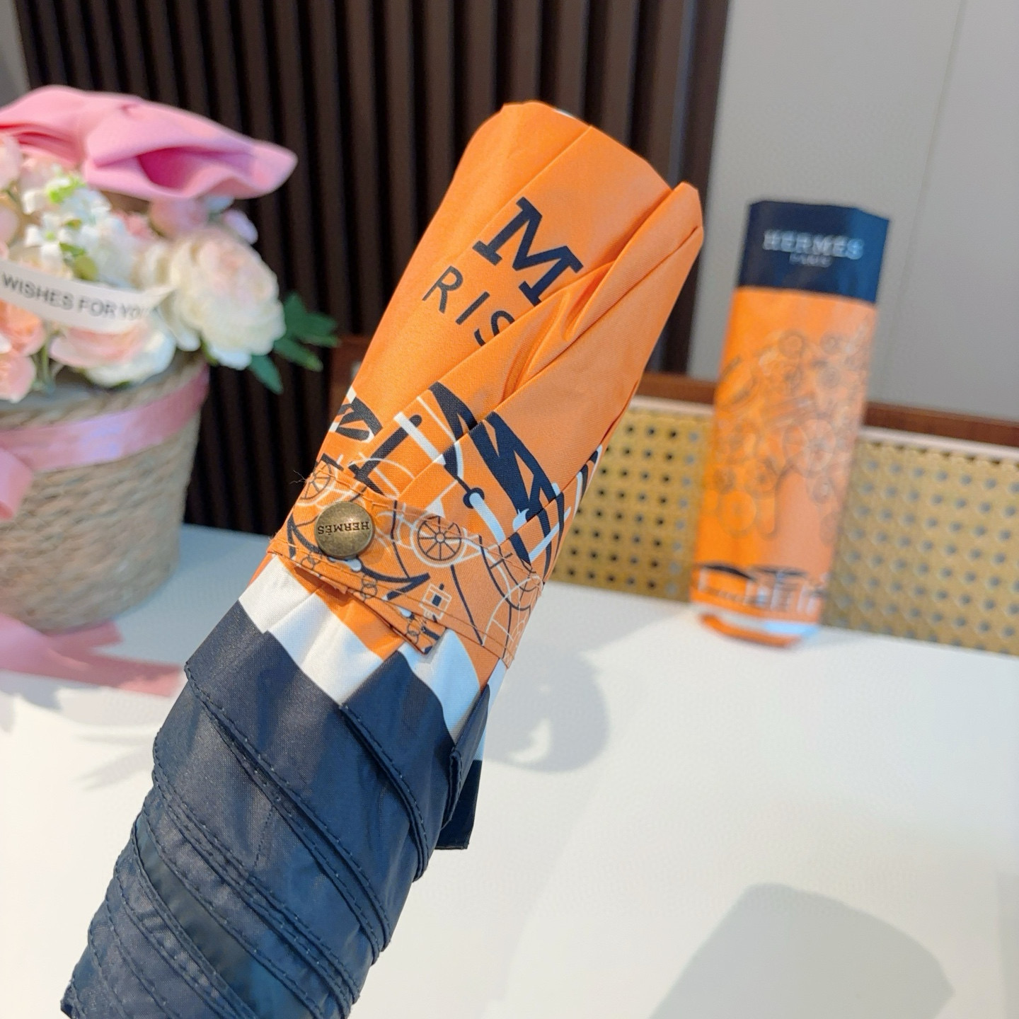 爱马仕（Hermès）   新款 极品H家三折自动伞重磅呈现 以其精湛的工艺技术和源源不断的想像力 新涂