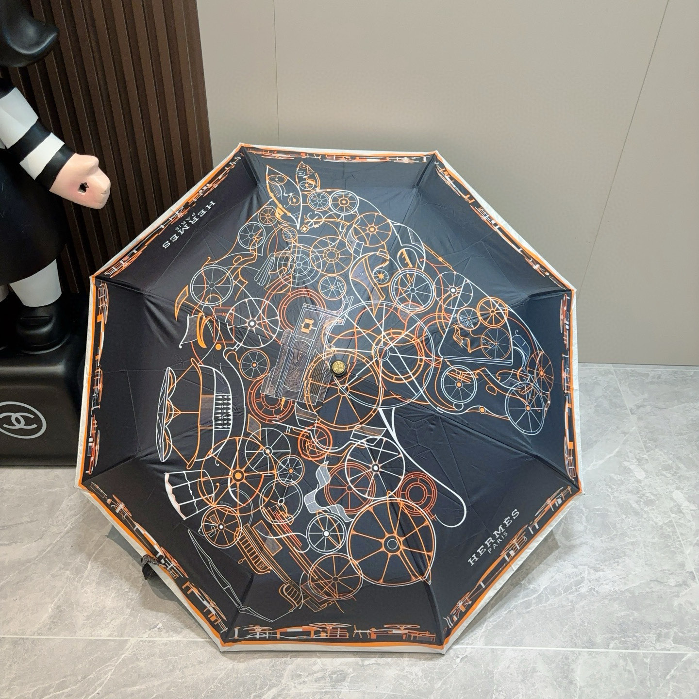 爱马仕（Hermès）   新款 极品H家三折自动伞重磅呈现 以其精湛的工艺技术和源源不断的想像力 新涂