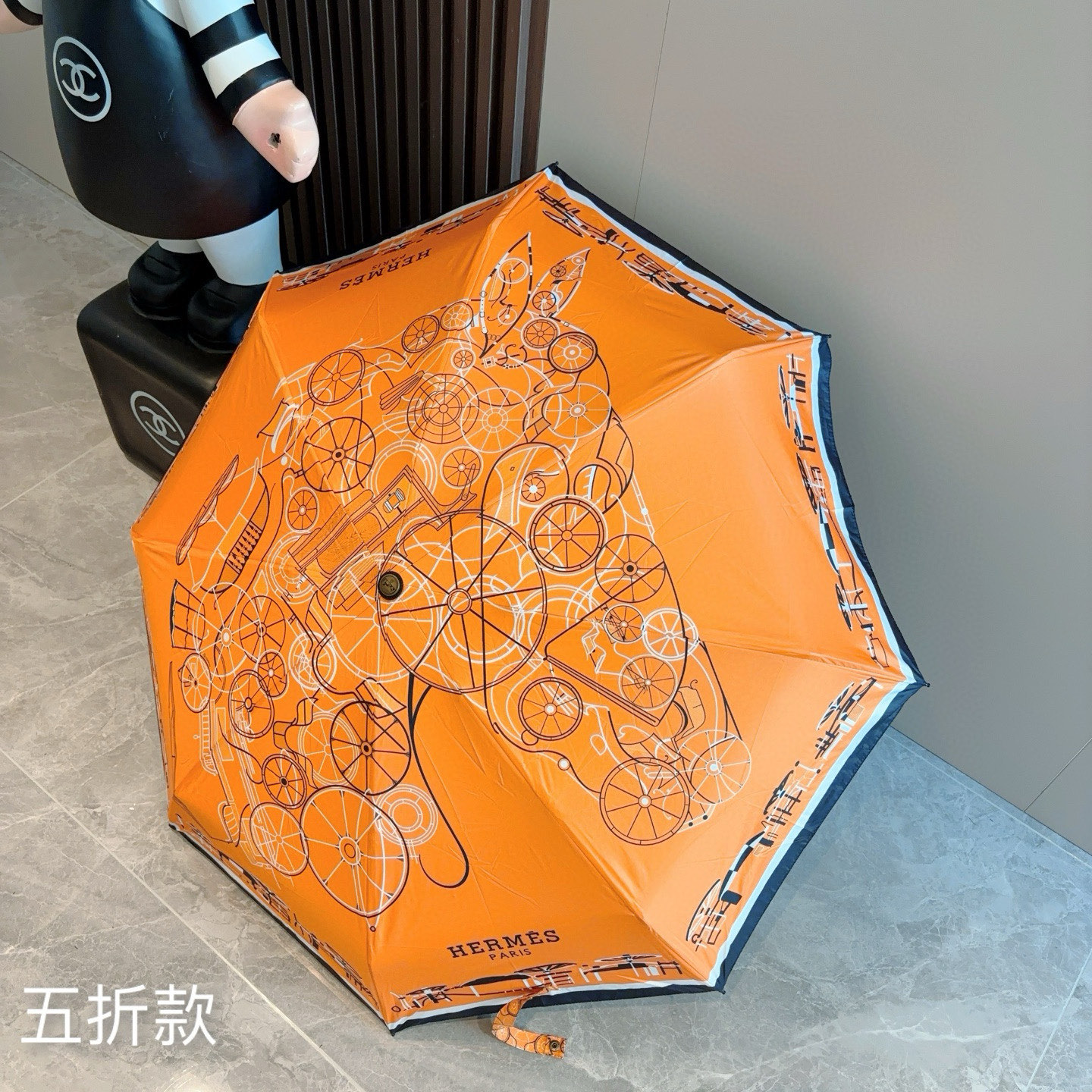HERMÈS (爱马仕)新款 五折伞 热卖款 时尚指数爆表 不论晴天雨天使用都相得益彰 拥有它感受风从身