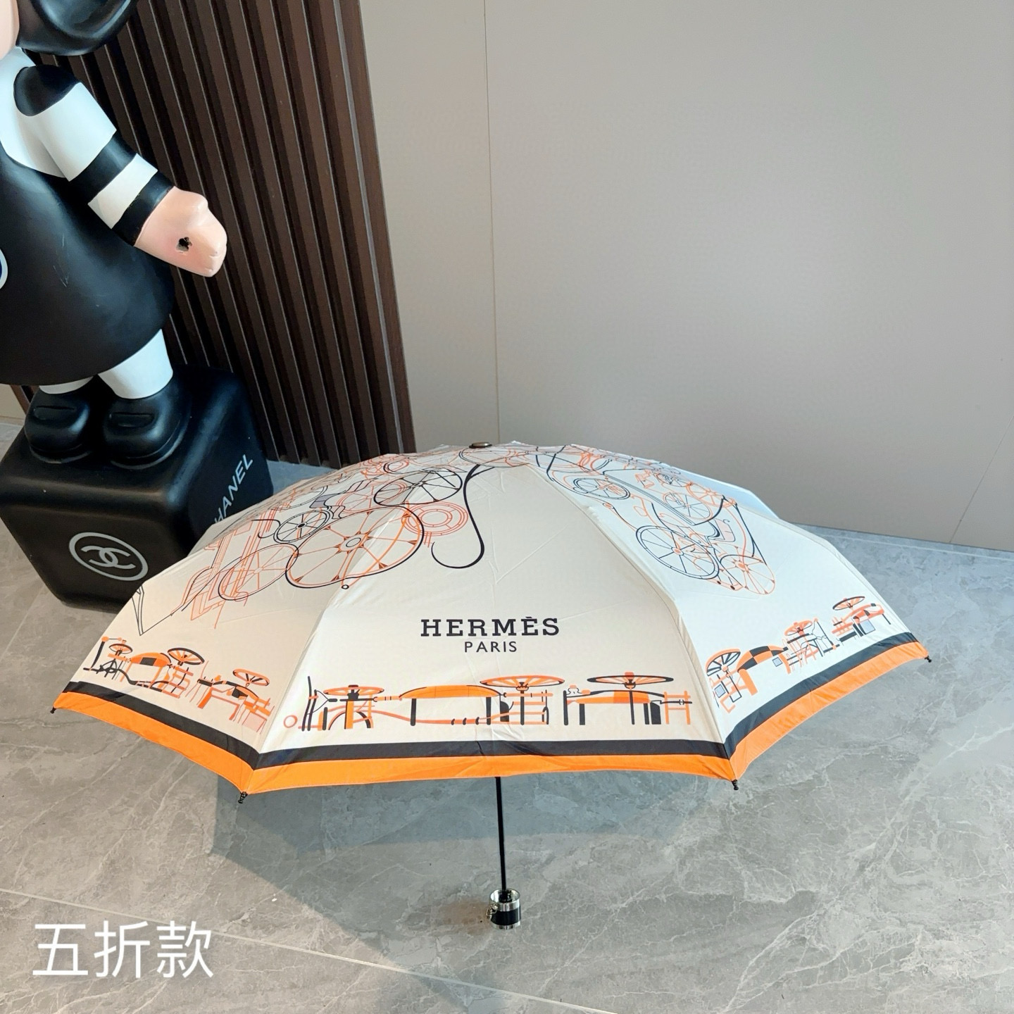HERMÈS (爱马仕)新款 五折伞 热卖款 时尚指数爆表 不论晴天雨天使用都相得益彰 拥有它感受风从身