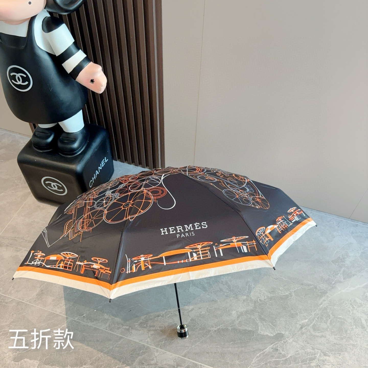 HERMÈS (爱马仕)新款 五折伞 热卖款 时尚指数爆表 不论晴天雨天使用都相得益彰 拥有它感受风从身