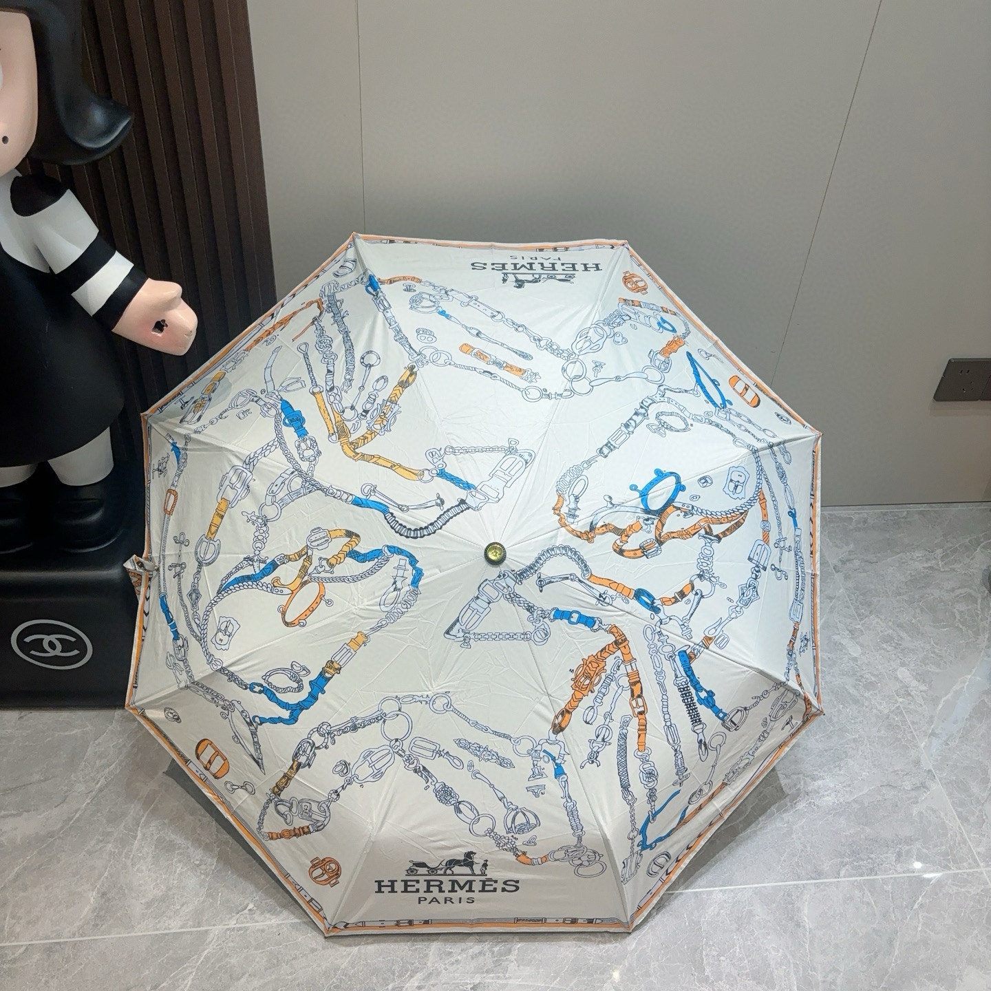 爱马仕（Hermès）   新款 极品H家三折自动伞重磅呈现 以其精湛的工艺技术和源源不断的想像力 新涂