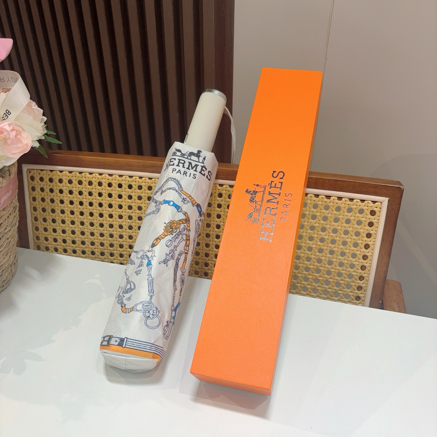 爱马仕（Hermès）   新款 极品H家三折自动伞重磅呈现 以其精湛的工艺技术和源源不断的想像力 新涂