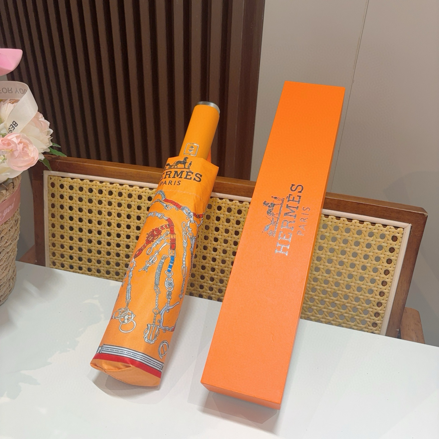 爱马仕（Hermès）   新款 极品H家三折自动伞重磅呈现 以其精湛的工艺技术和源源不断的想像力 新涂