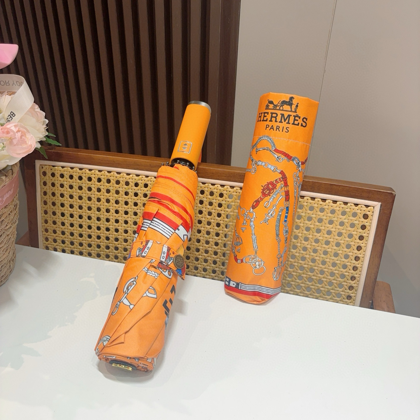 爱马仕（Hermès）   新款 极品H家三折自动伞重磅呈现 以其精湛的工艺技术和源源不断的想像力 新涂