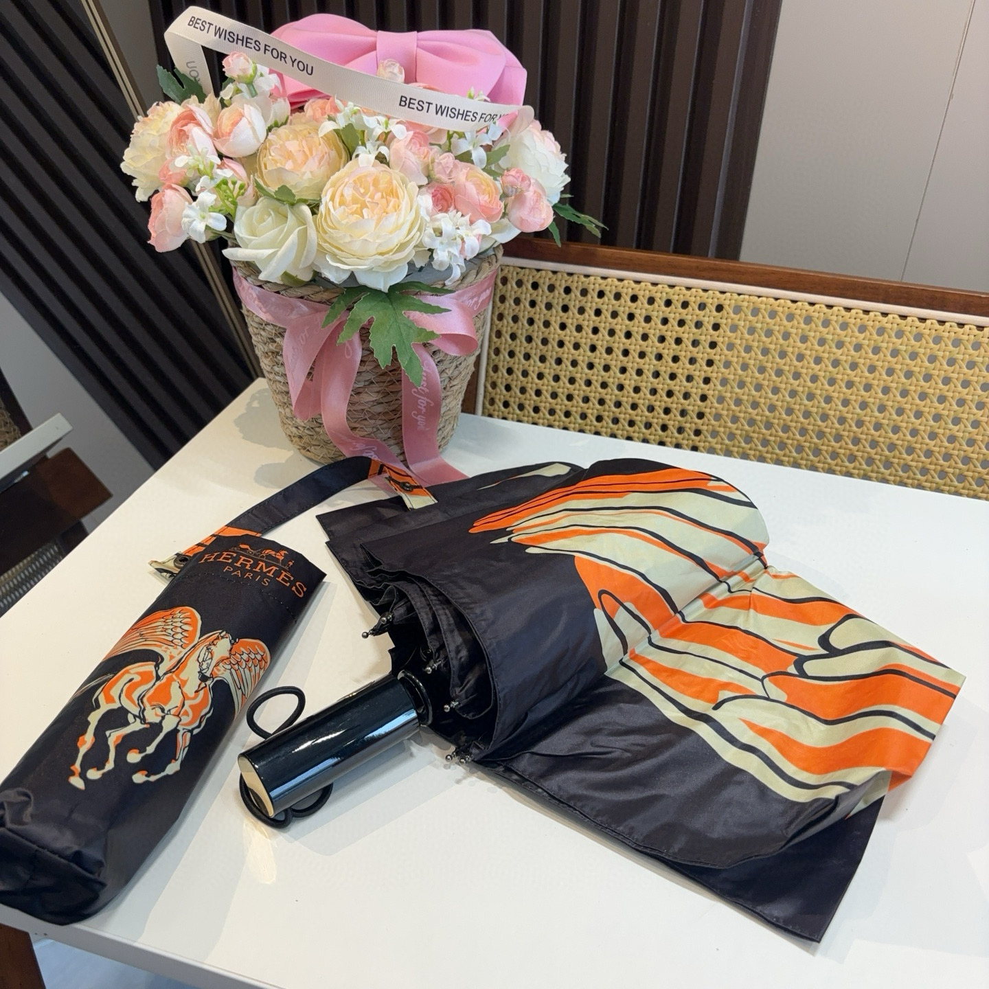 爱马仕（Hermès）新款飞马 极品H家三折自动伞重磅呈现 以其精湛的工艺技术和源源不断的想像力 新涂层