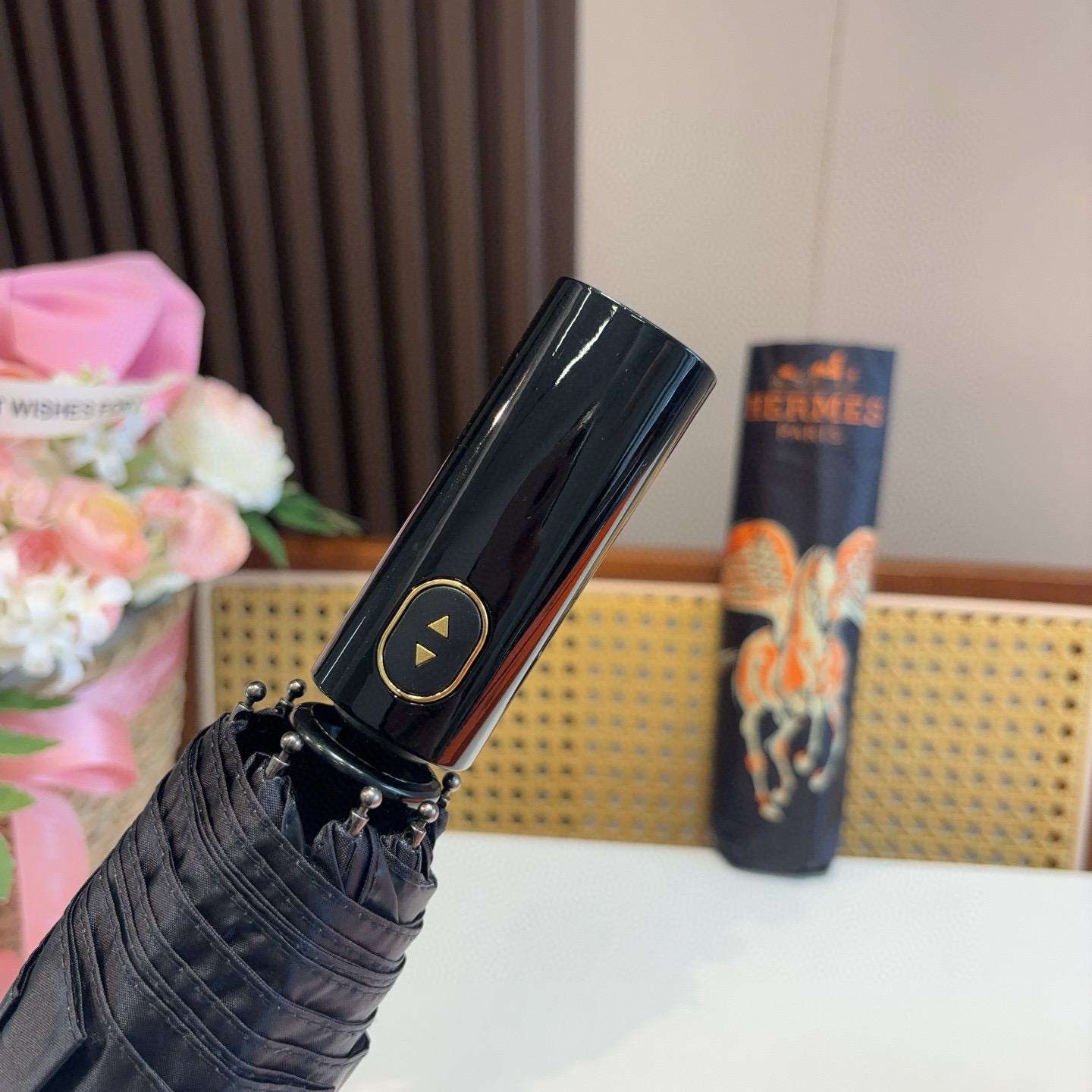 爱马仕（Hermès）新款飞马 极品H家三折自动伞重磅呈现 以其精湛的工艺技术和源源不断的想像力 新涂层